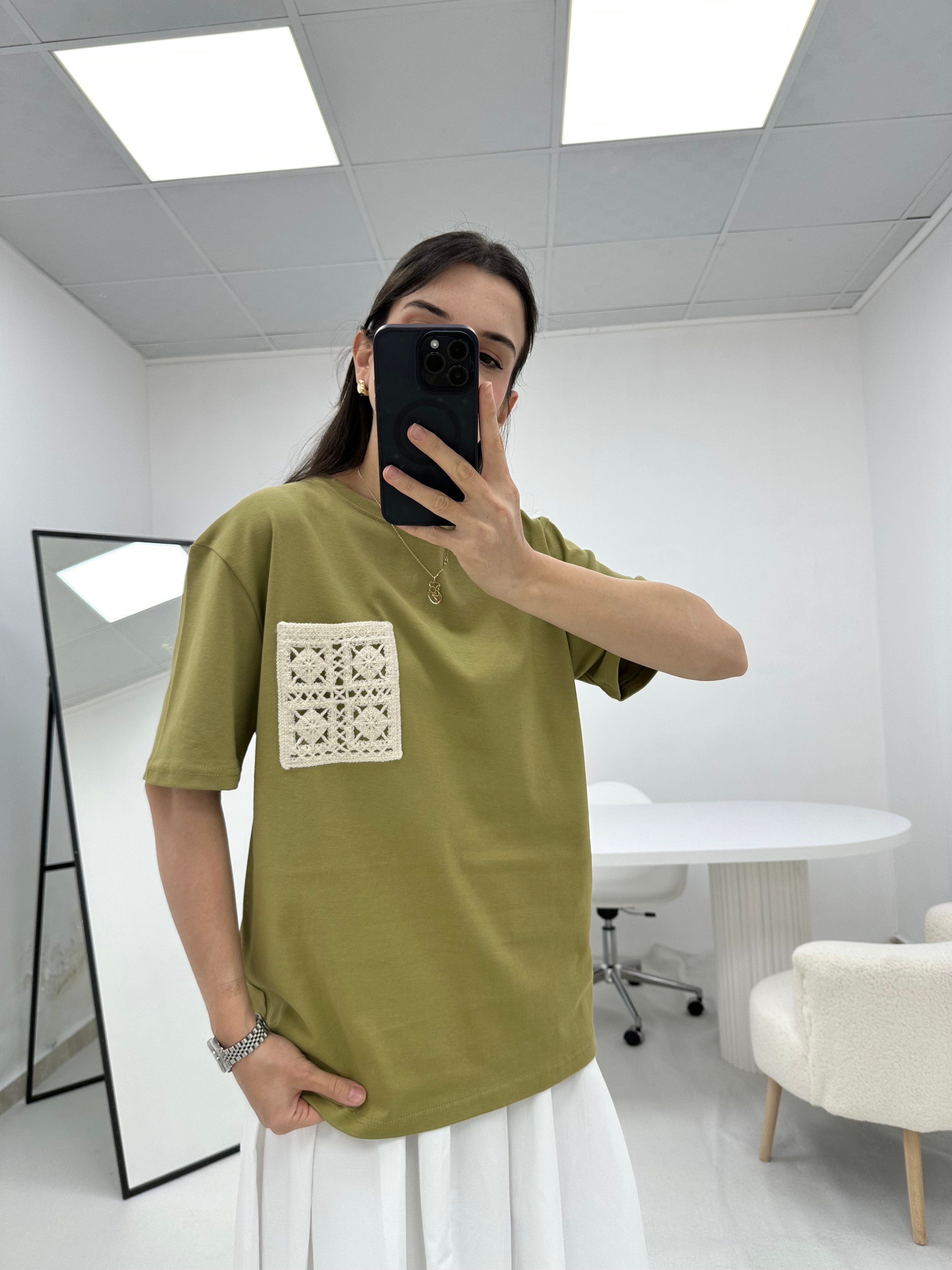Cep Nakış Detaylı Yeşil  T-shirt 