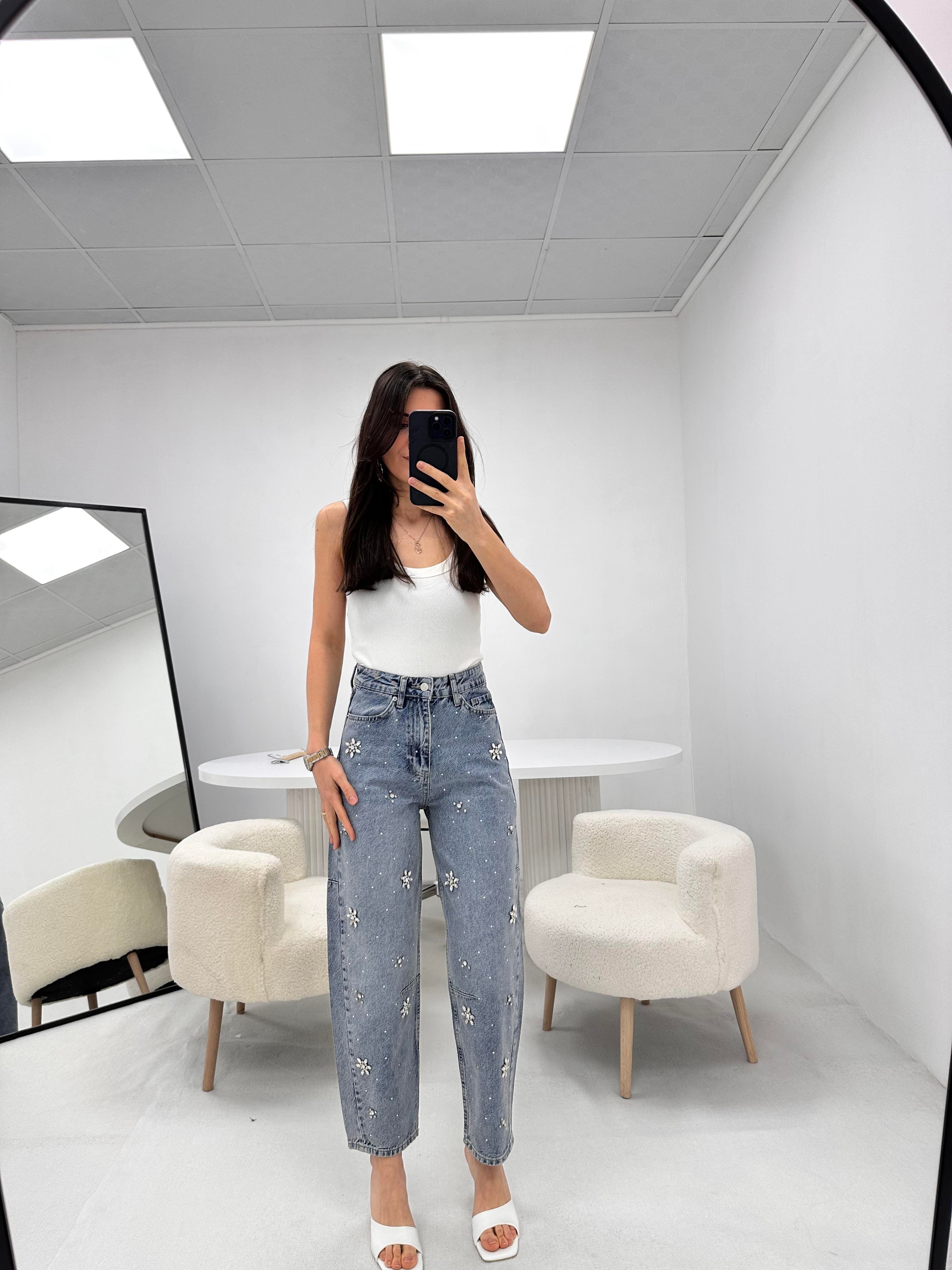 Çiçek Taş Detaylı Açık Mavi Jean Pantolon