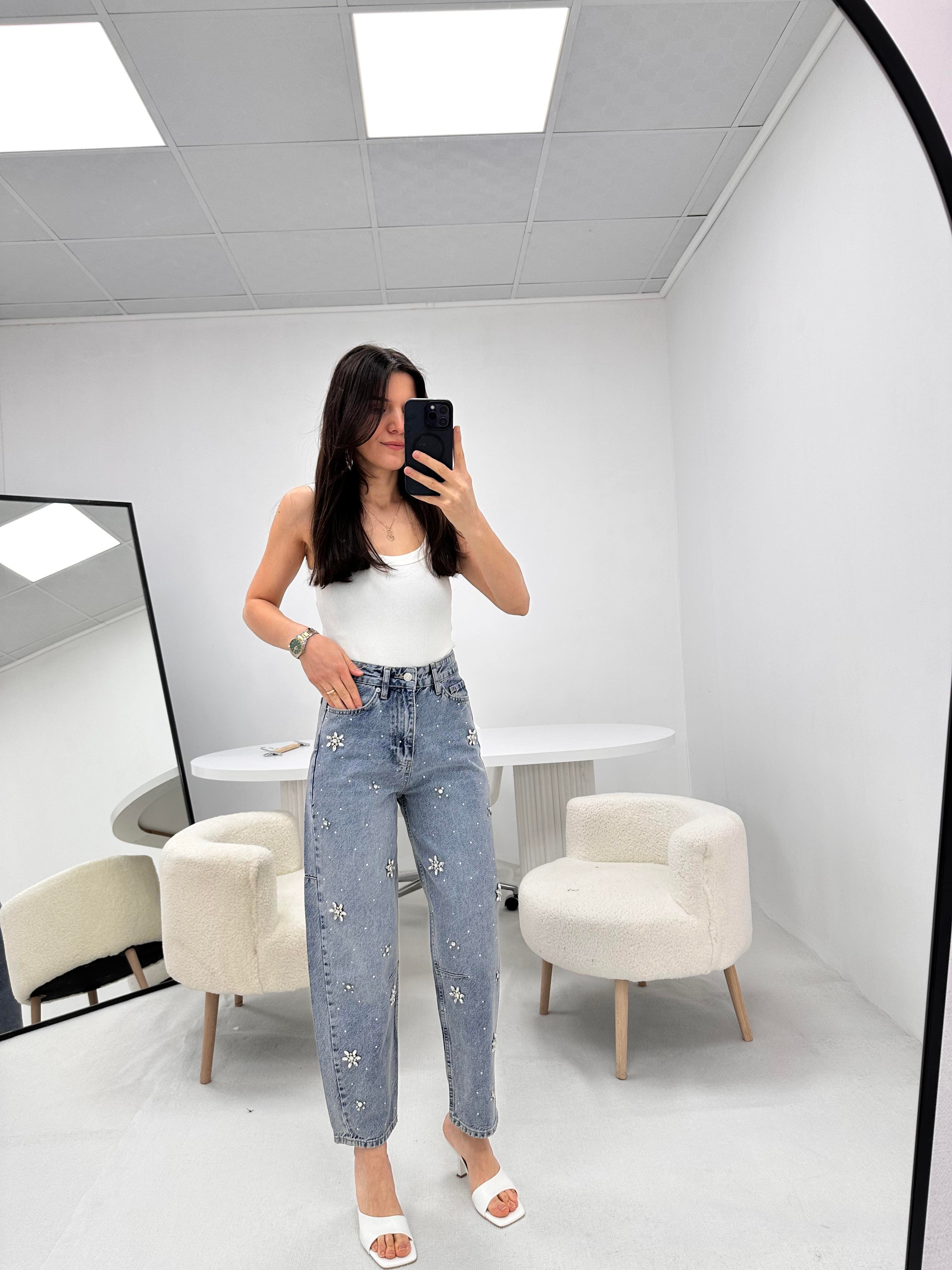 Çiçek Taş Detaylı Açık Mavi Jean Pantolon