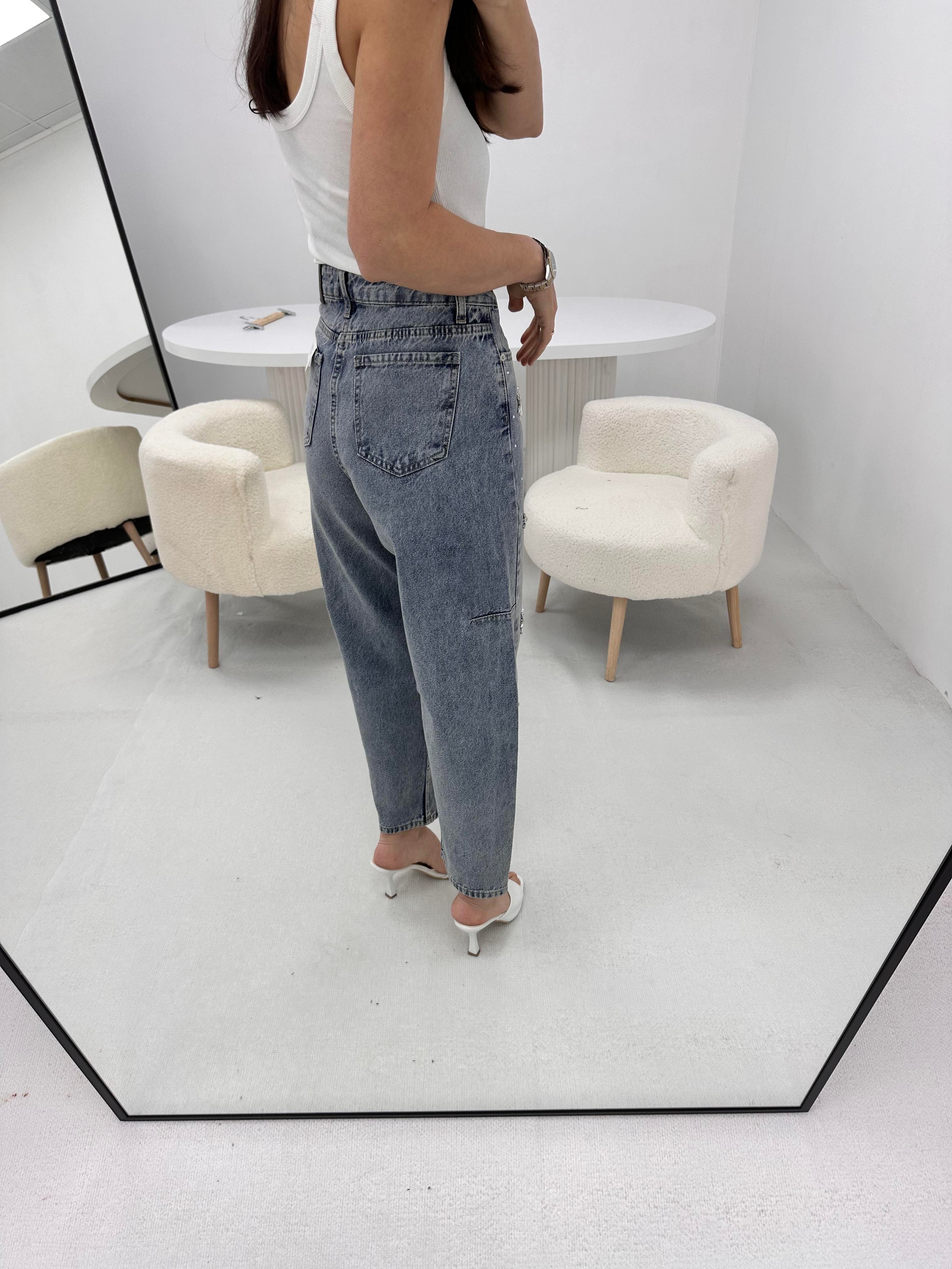 Çiçek Taş Detaylı Açık Mavi Jean Pantolon