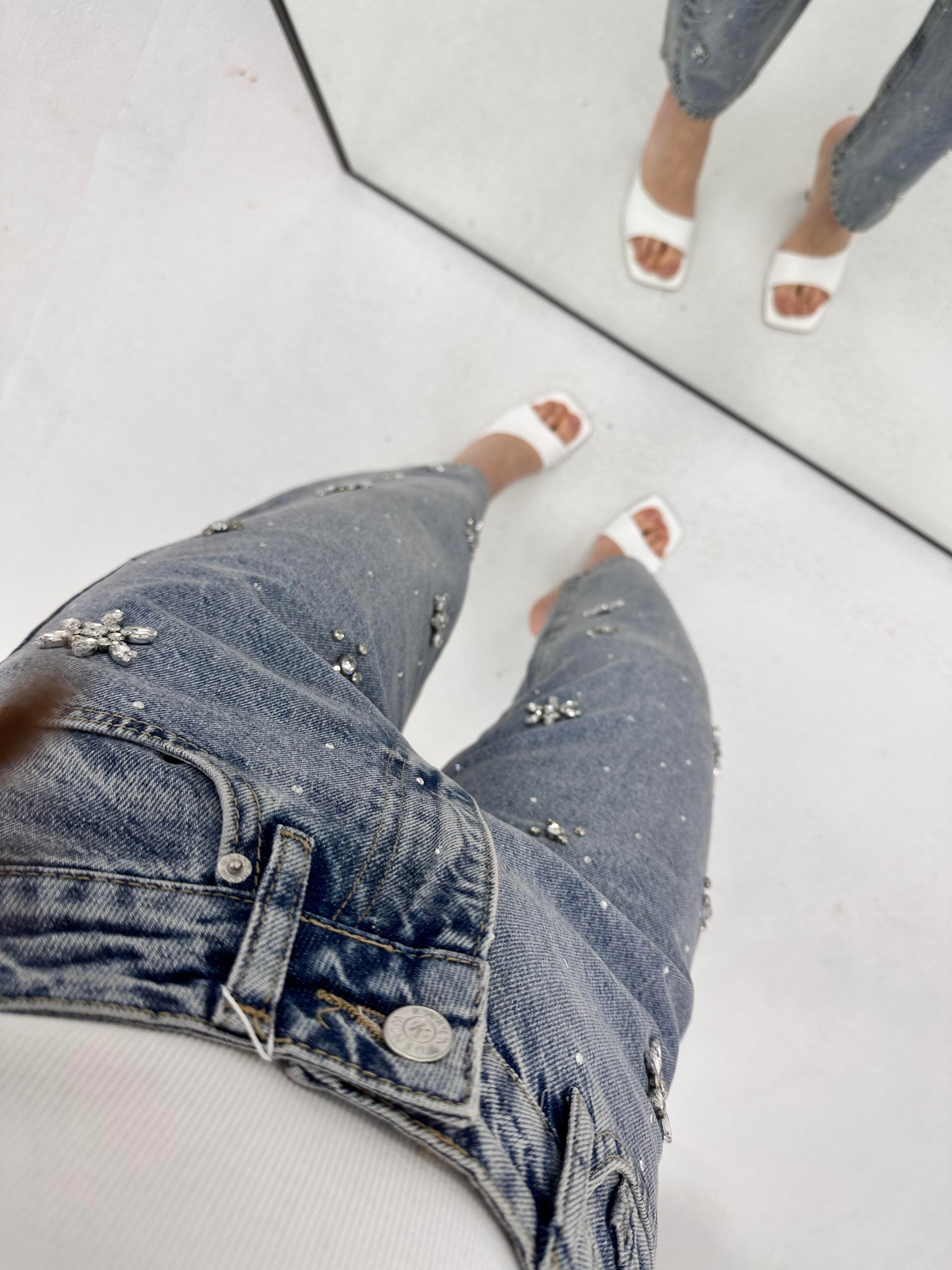Çiçek Taş Detaylı Açık Mavi Jean Pantolon