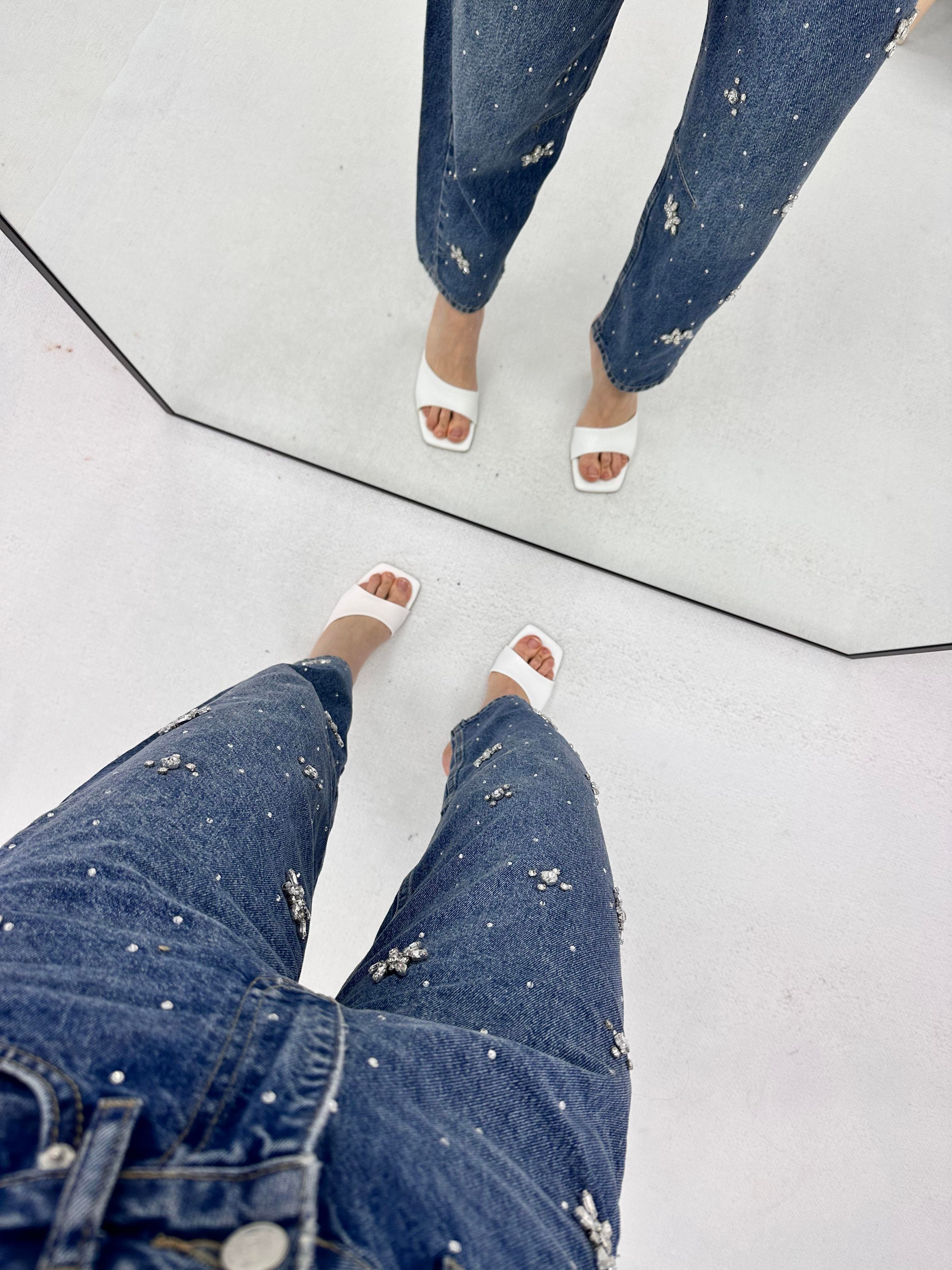 Çiçek Taş Detaylı Koyu Mavi Jean Pantolon