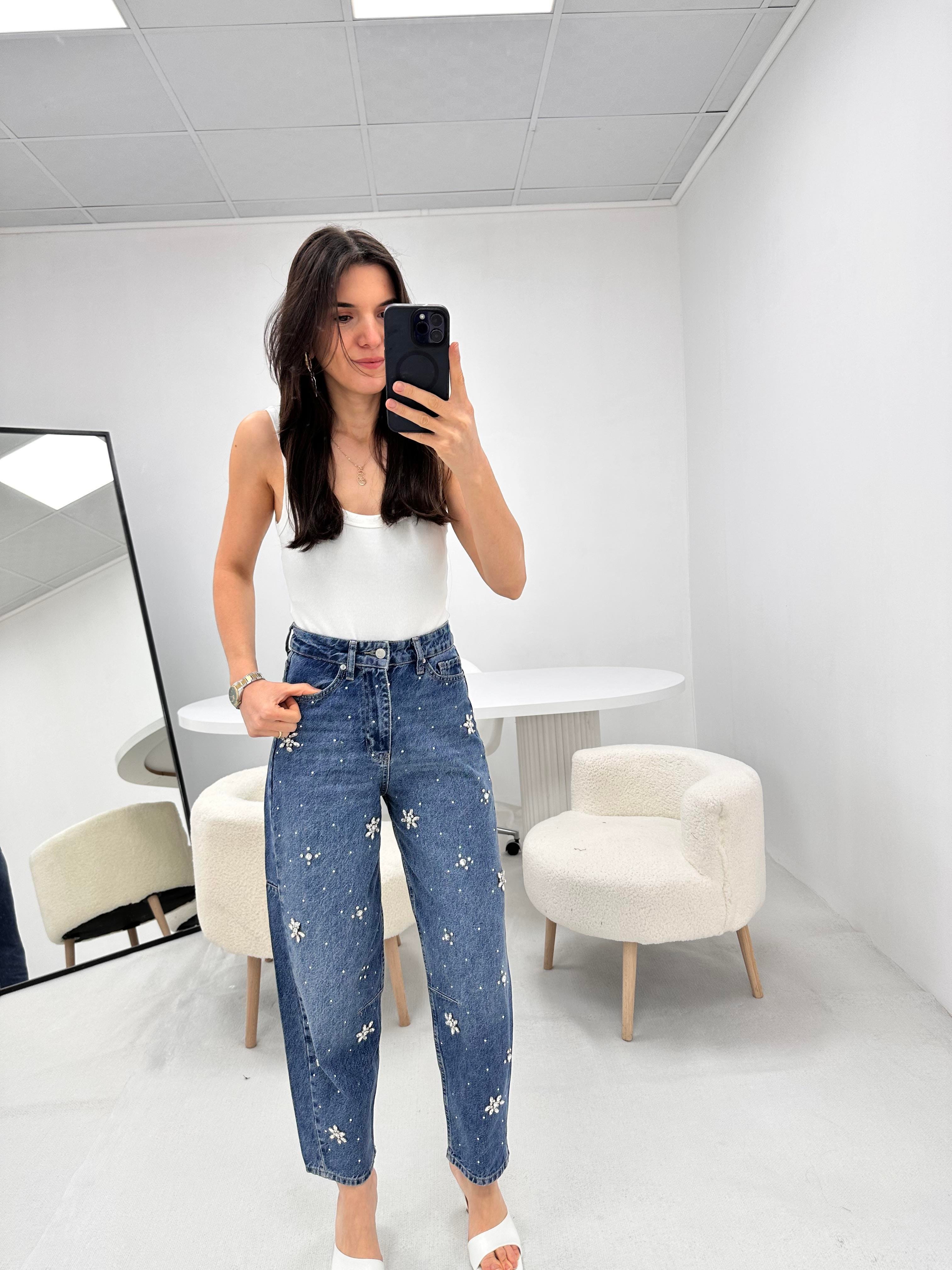 Çiçek Taş Detaylı Koyu Mavi Jean Pantolon