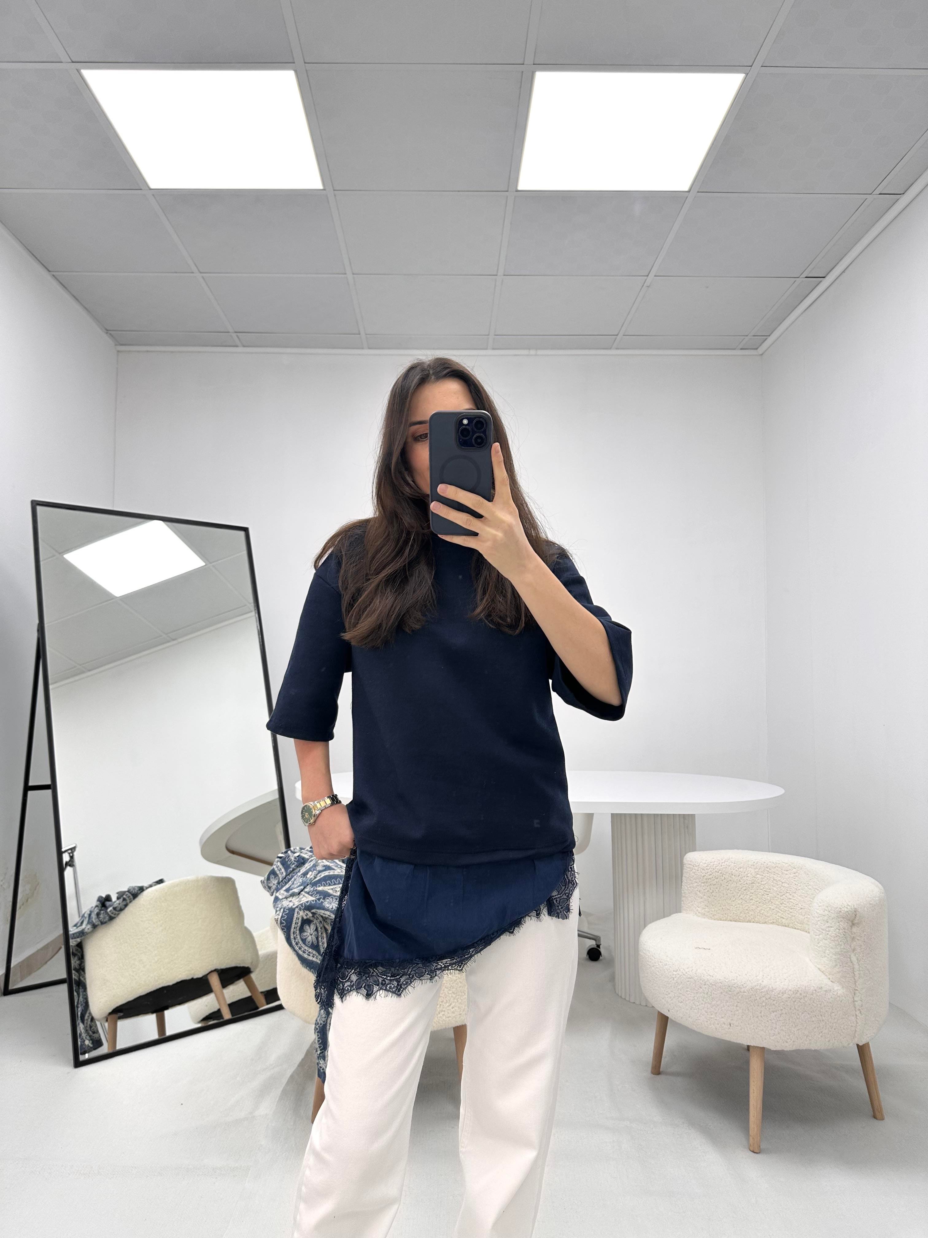 Dantel Detaylı Lacivert T-shirt