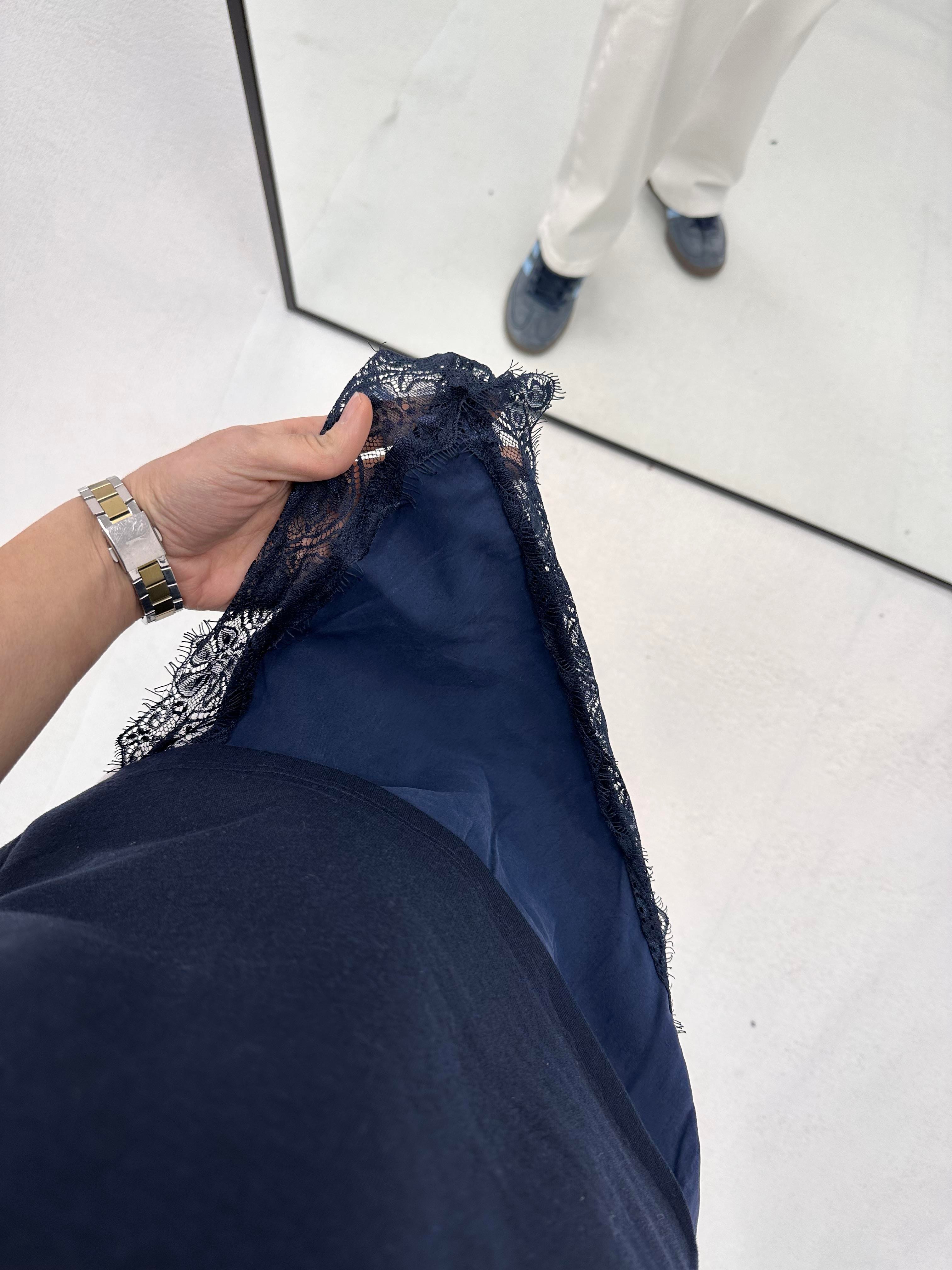 Dantel Detaylı Lacivert T-shirt
