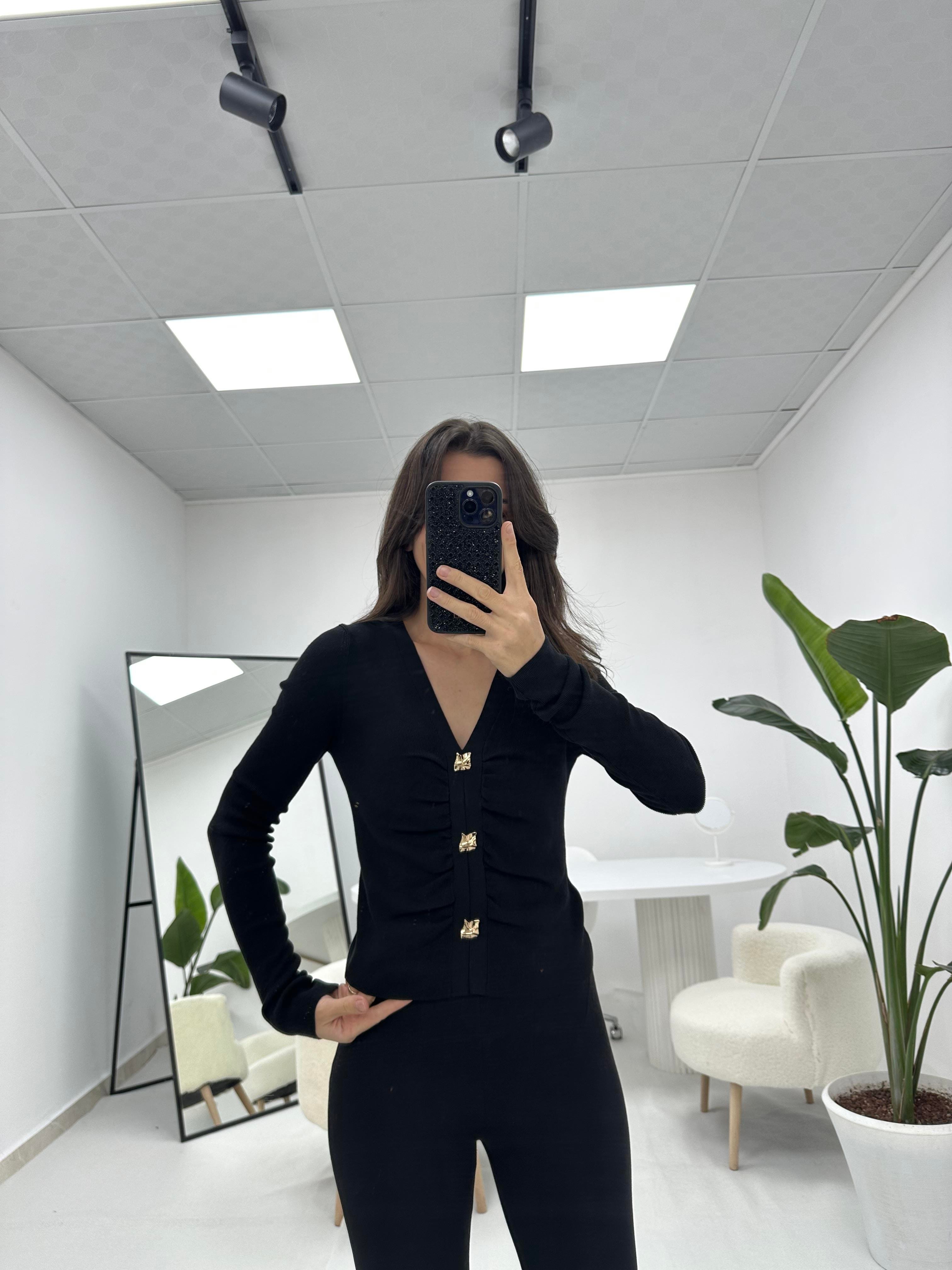 Düğme Detaylı Bluz