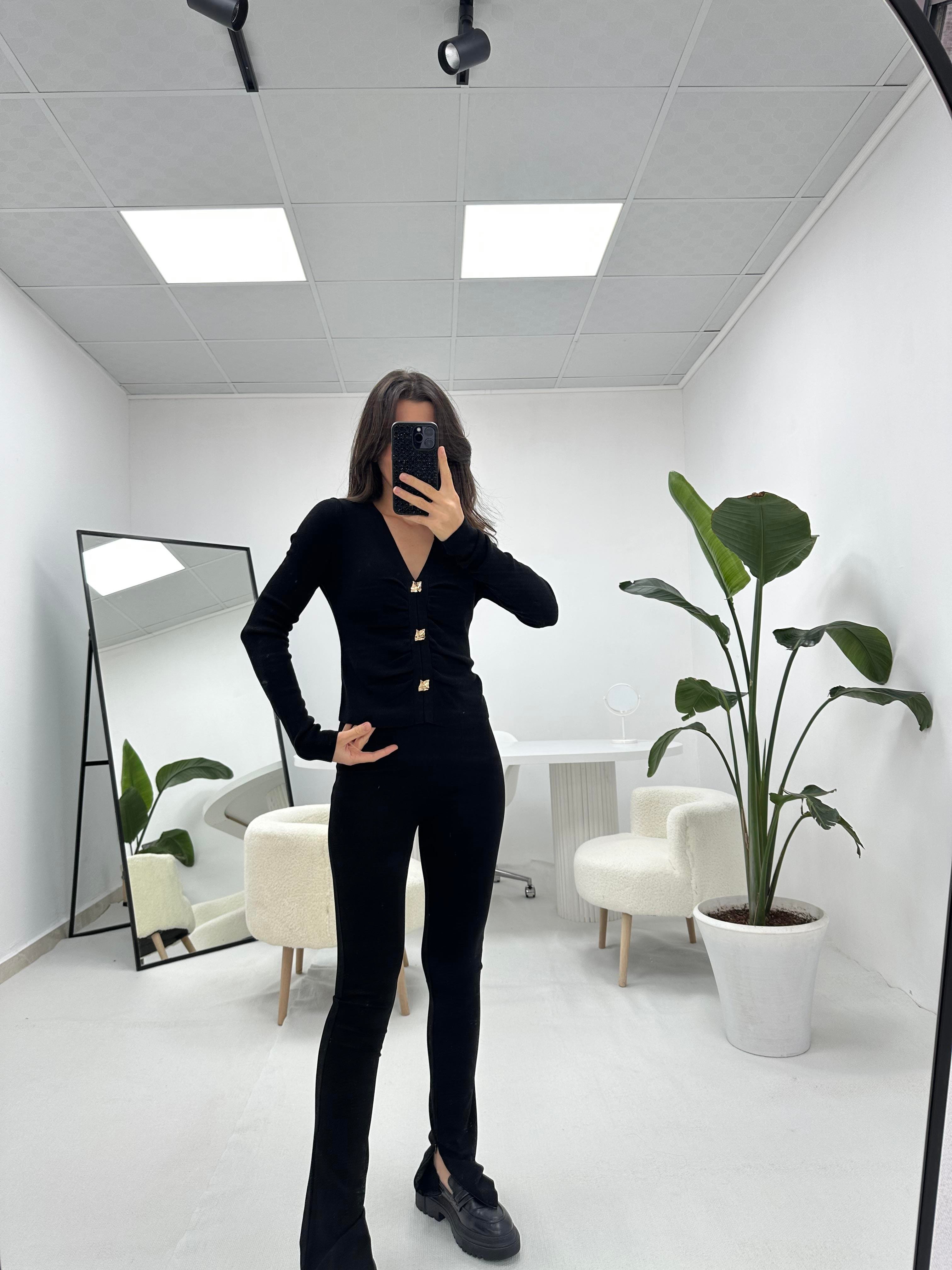 Düğme Detaylı Bluz