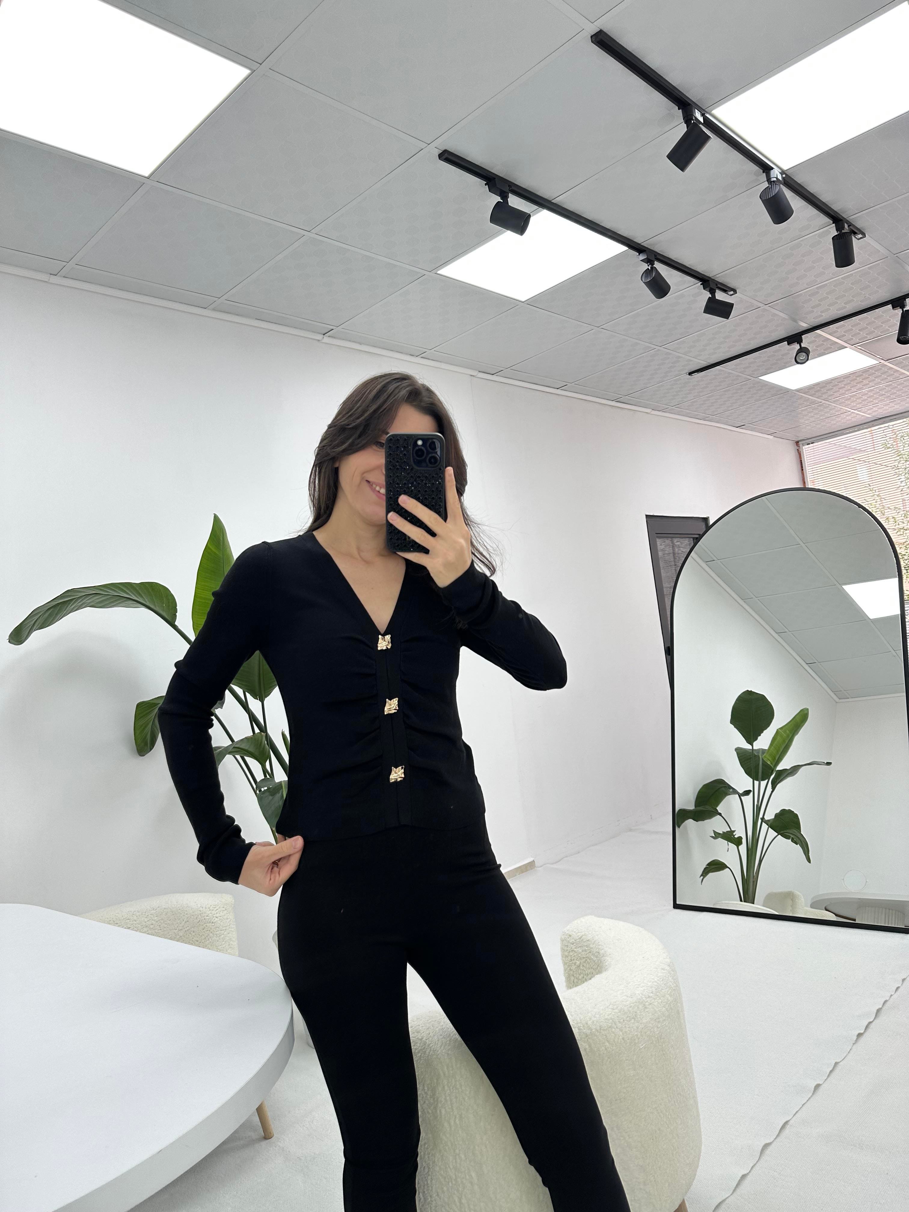 Düğme Detaylı Bluz