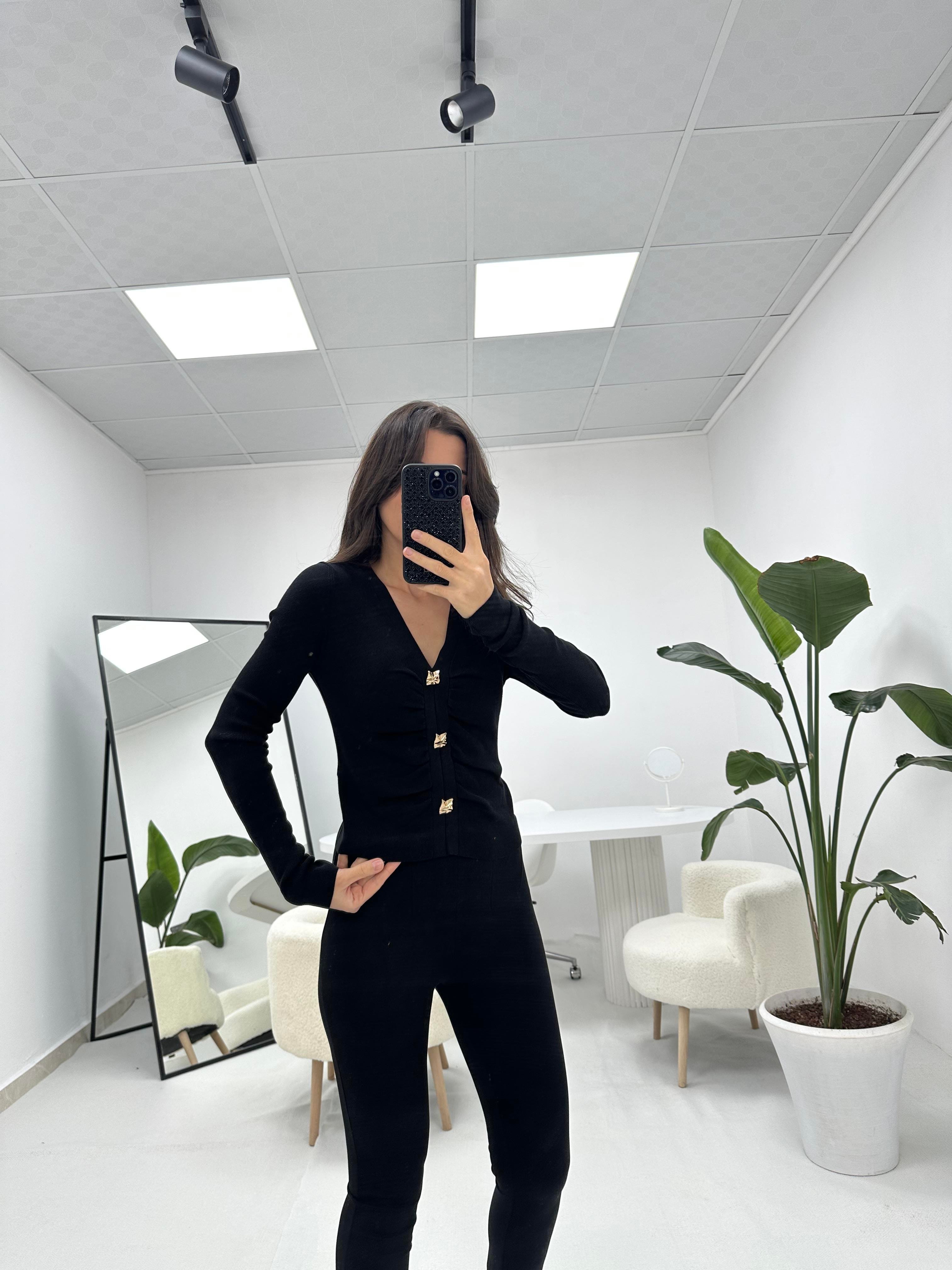 Düğme Detaylı Bluz