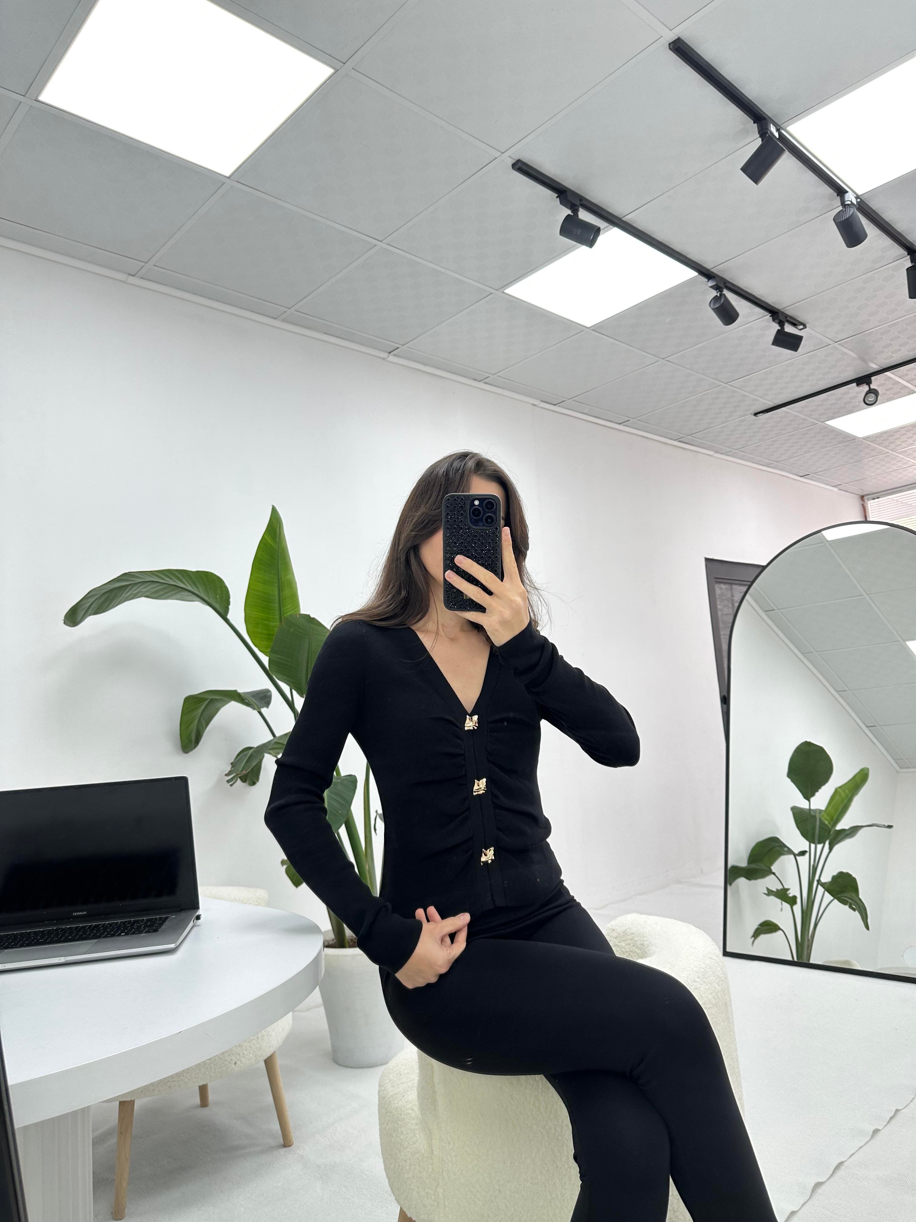Düğme Detaylı Bluz