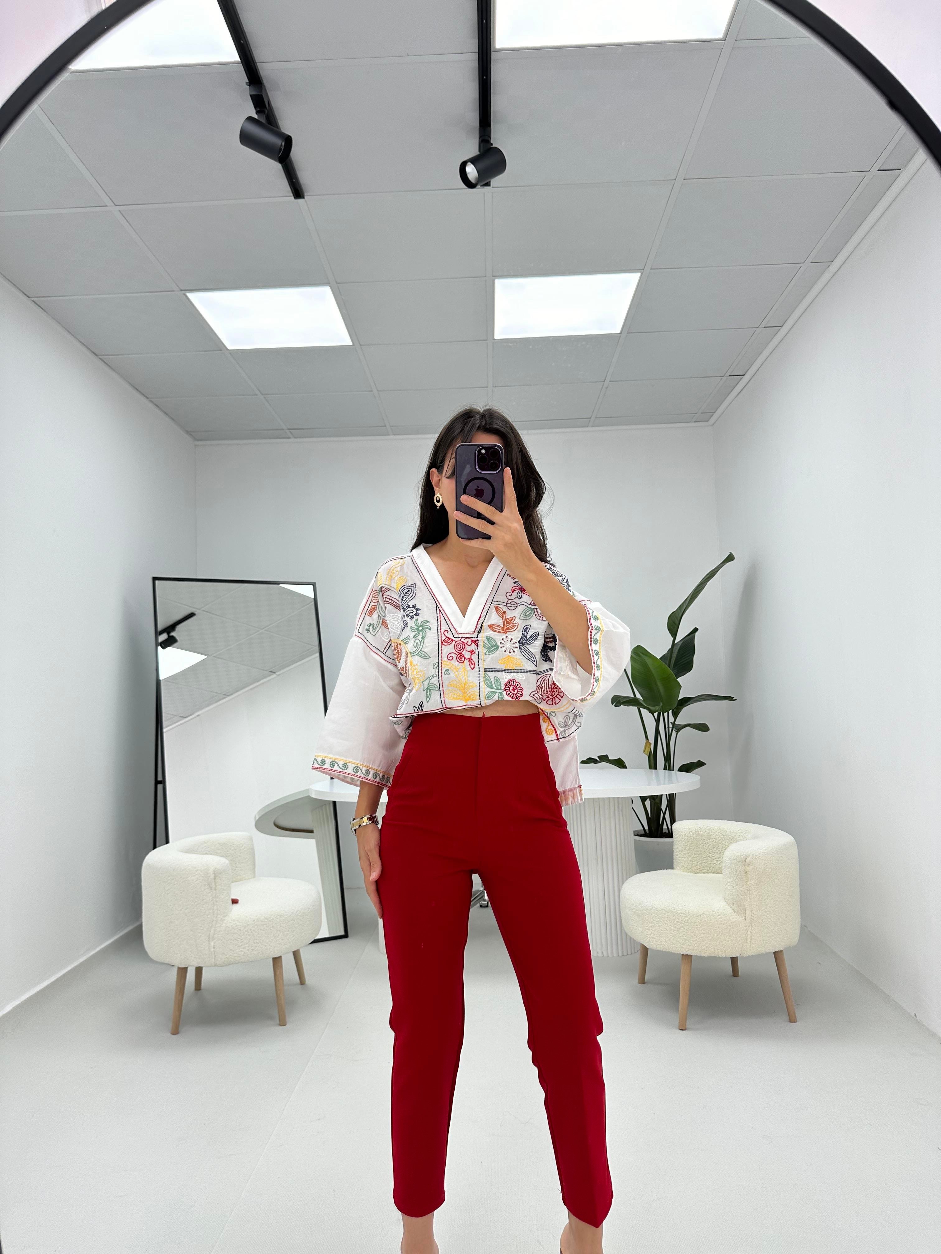 Fil Detaylı Nakışlı Bluz 
