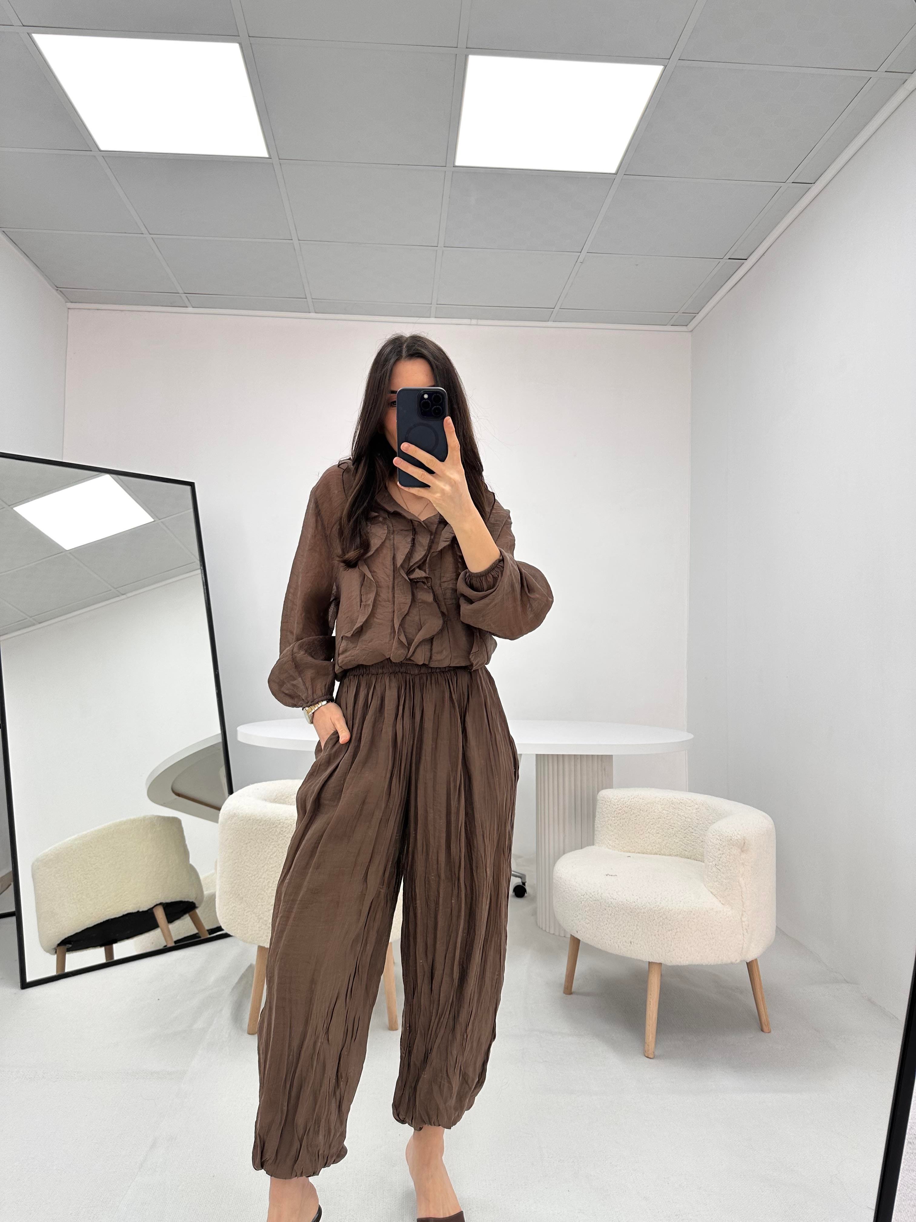 Fırfır Detaylı Kahverengi Bluz 