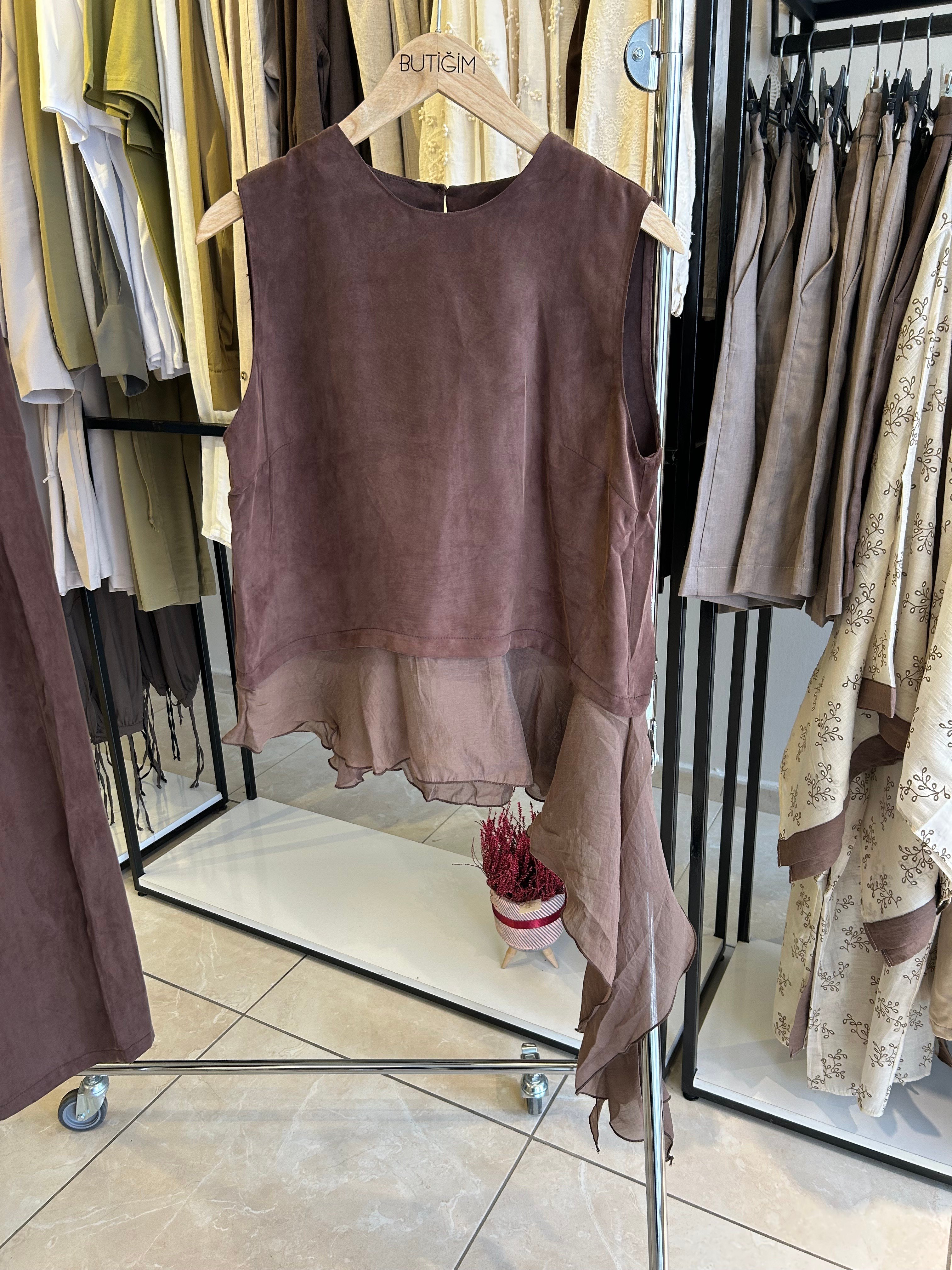 Fırfır Detaylı Kahverengi Bluz Pantolon Takım 