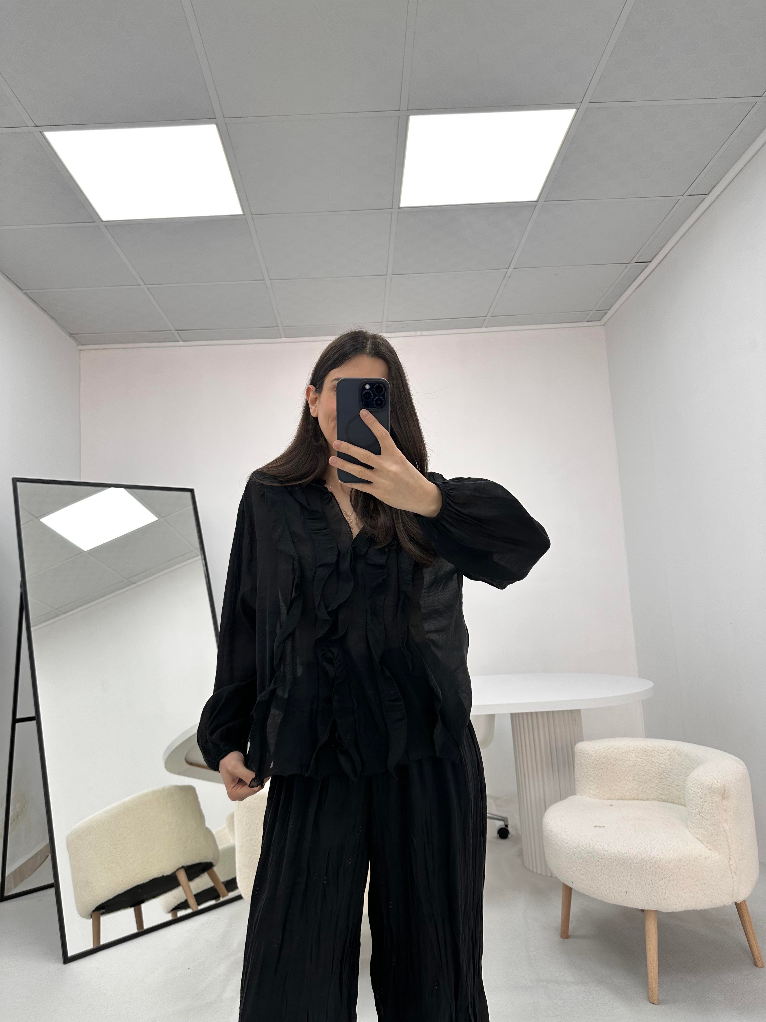 Fırfır Detaylı Siyah  Bluz 
