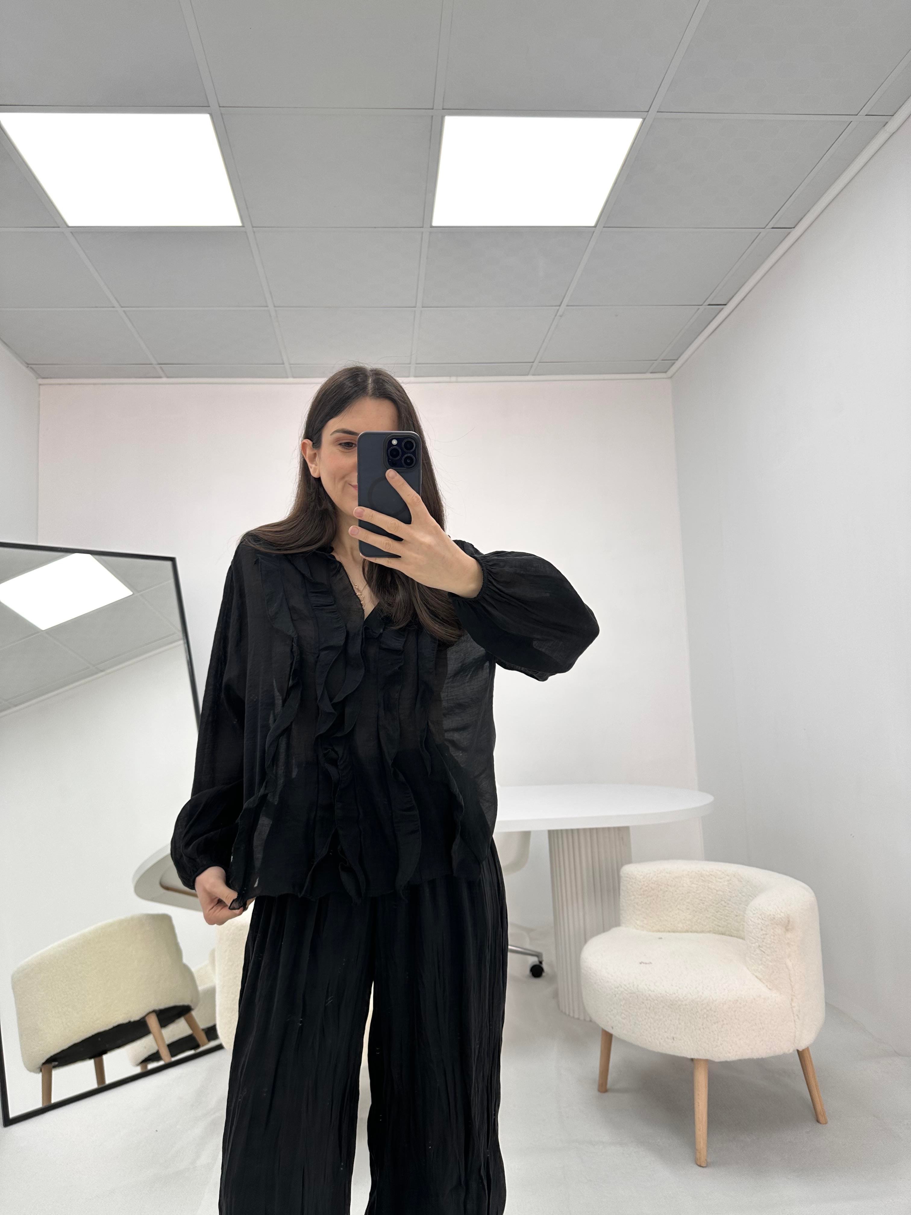 Fırfır Detaylı Siyah  Bluz 