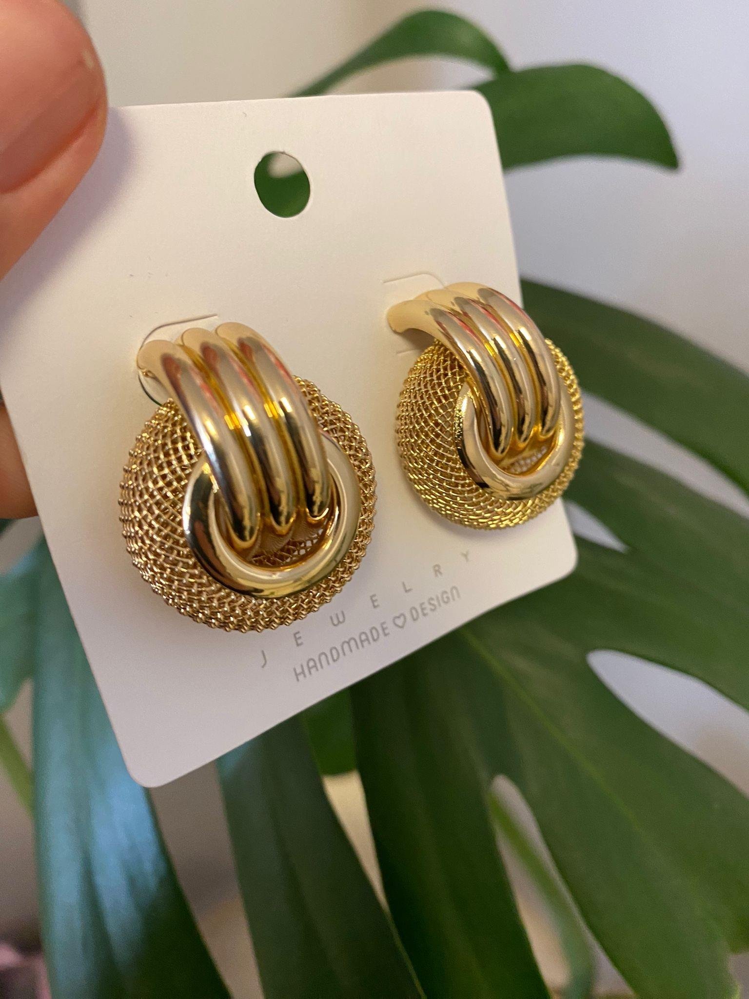 GOLD HASIR DETAYLI PLAKA DAİRE KÜPE
