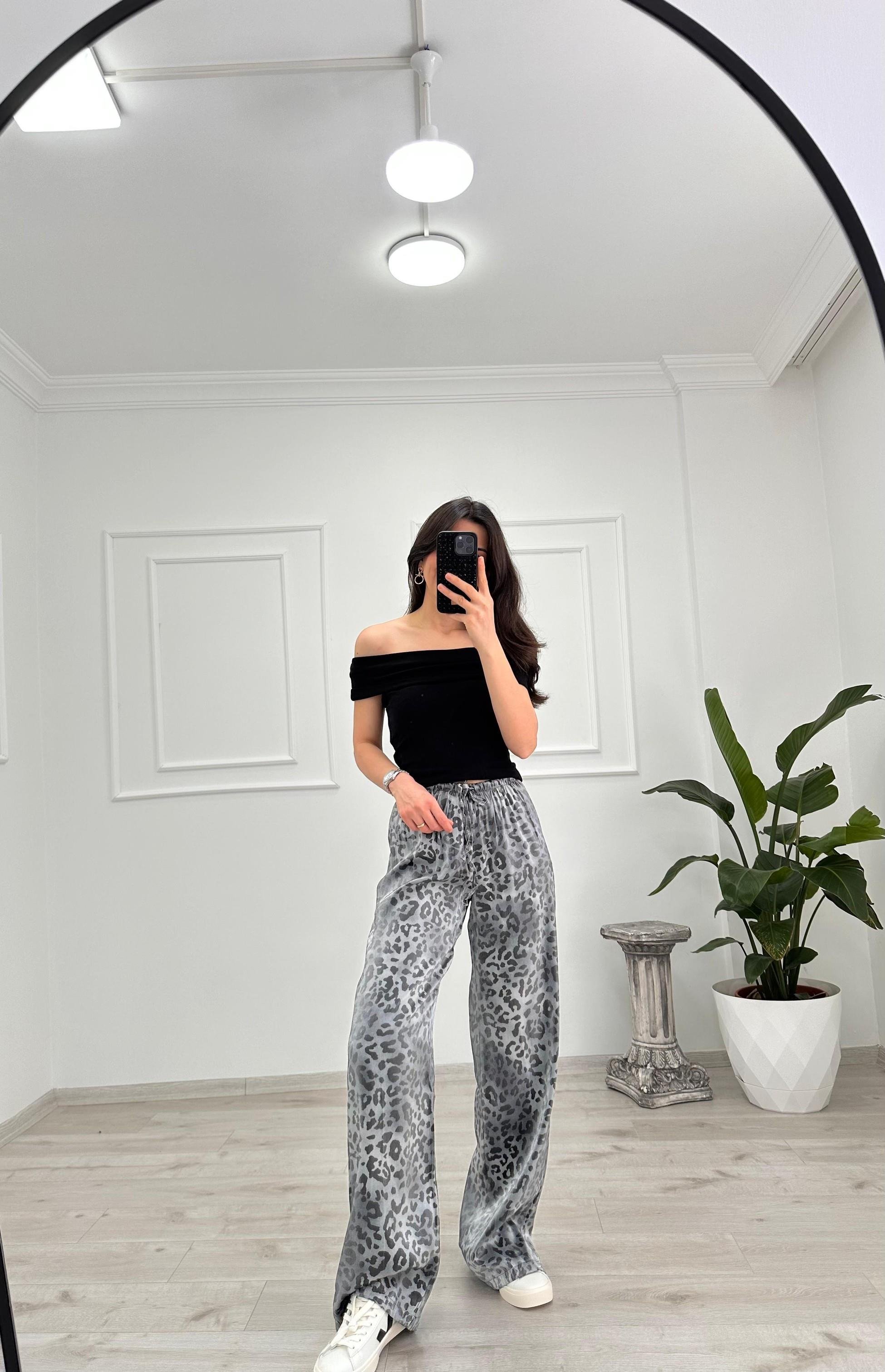 GRİ LEOPAR DESENLİ BELİ LASTİKLİ PANTOLON