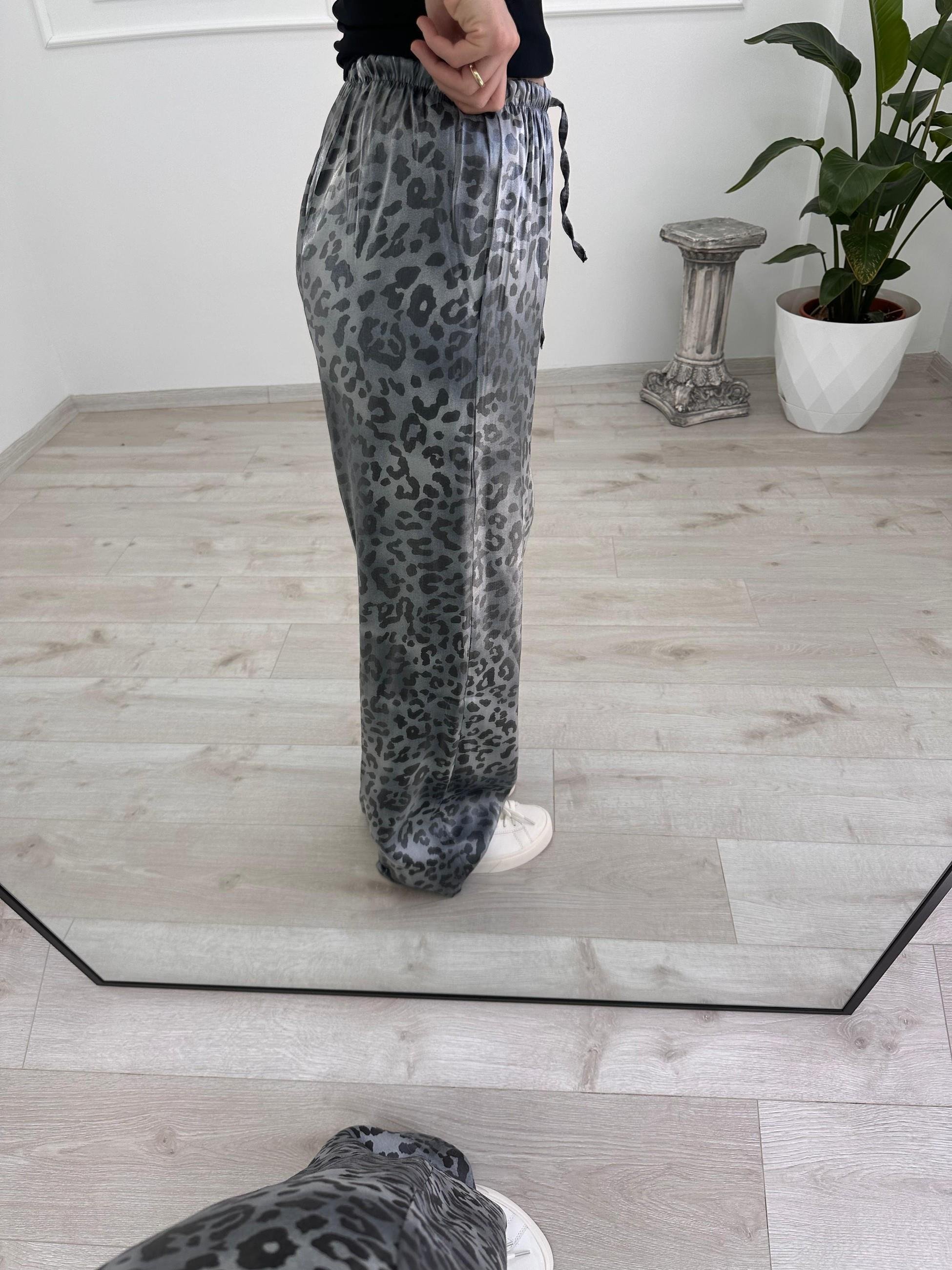 GRİ LEOPAR DESENLİ BELİ LASTİKLİ PANTOLON