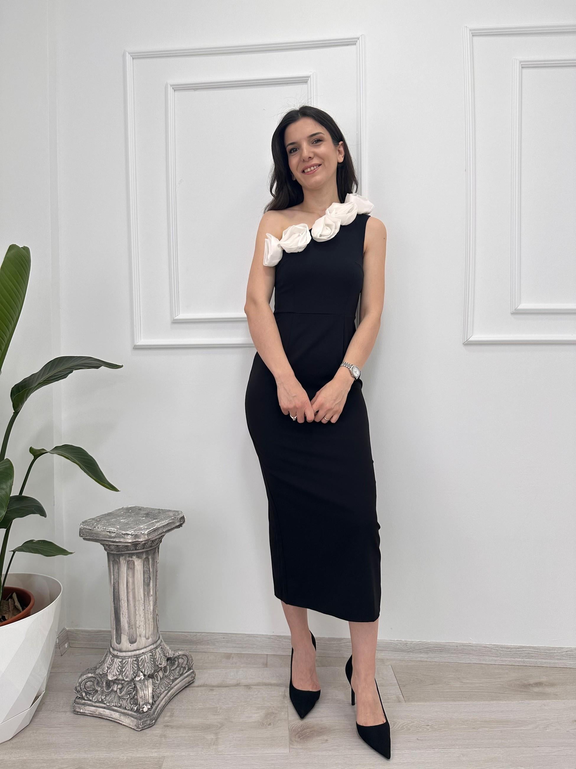 GÜL DETAYLI TEK OMUZ ELBİSE 