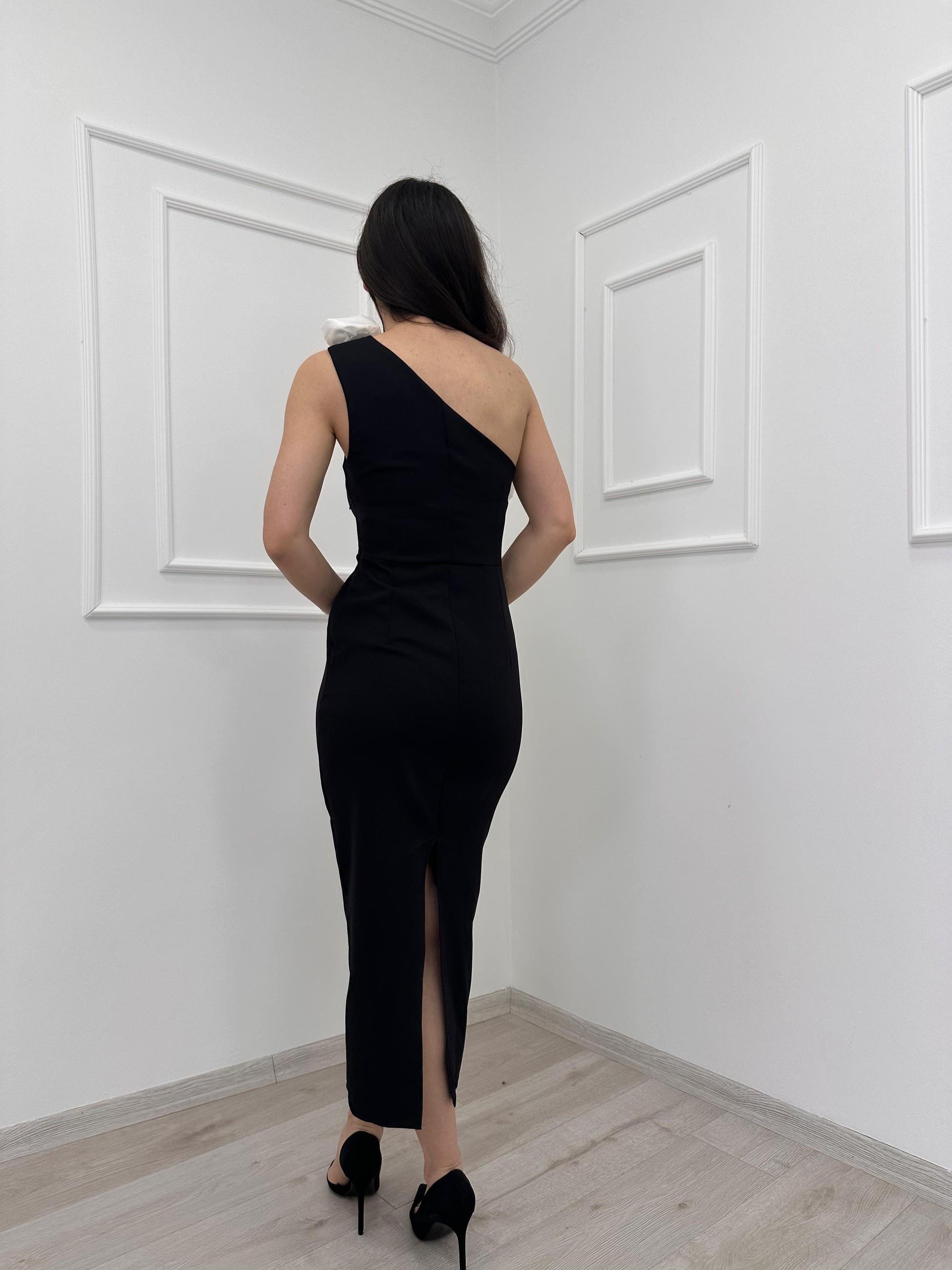 GÜL DETAYLI TEK OMUZ ELBİSE 