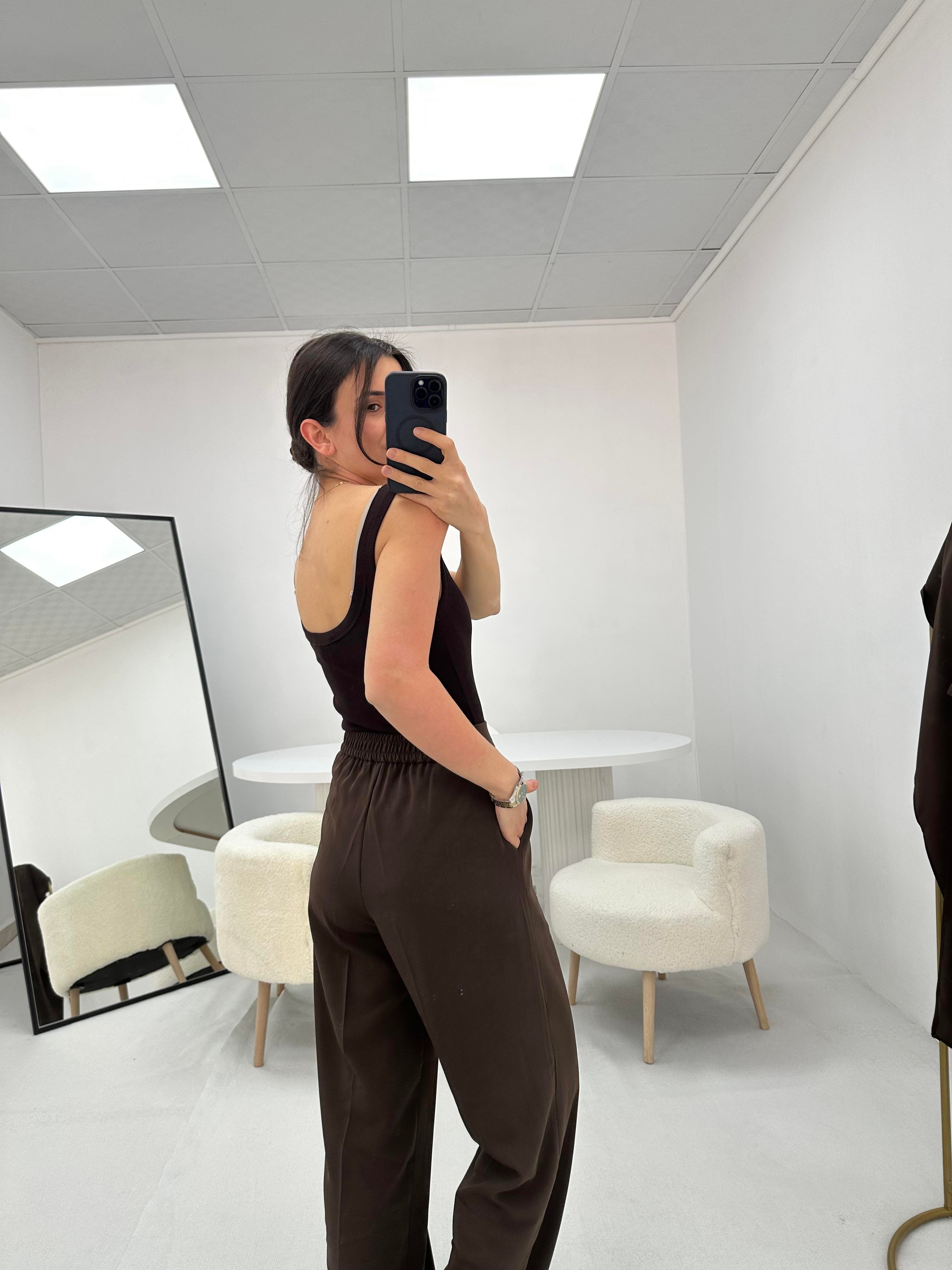 Kahverengi bodysuit atlet 