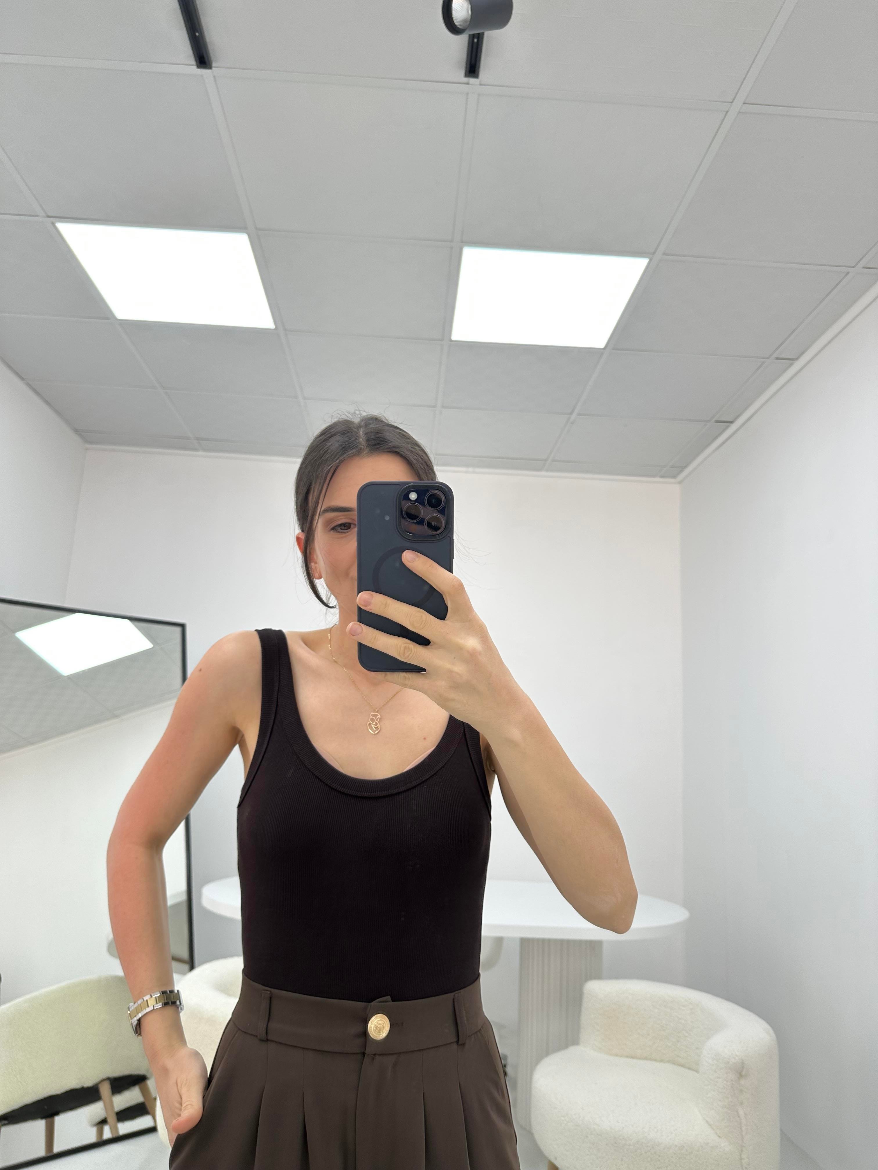 Kahverengi bodysuit atlet 