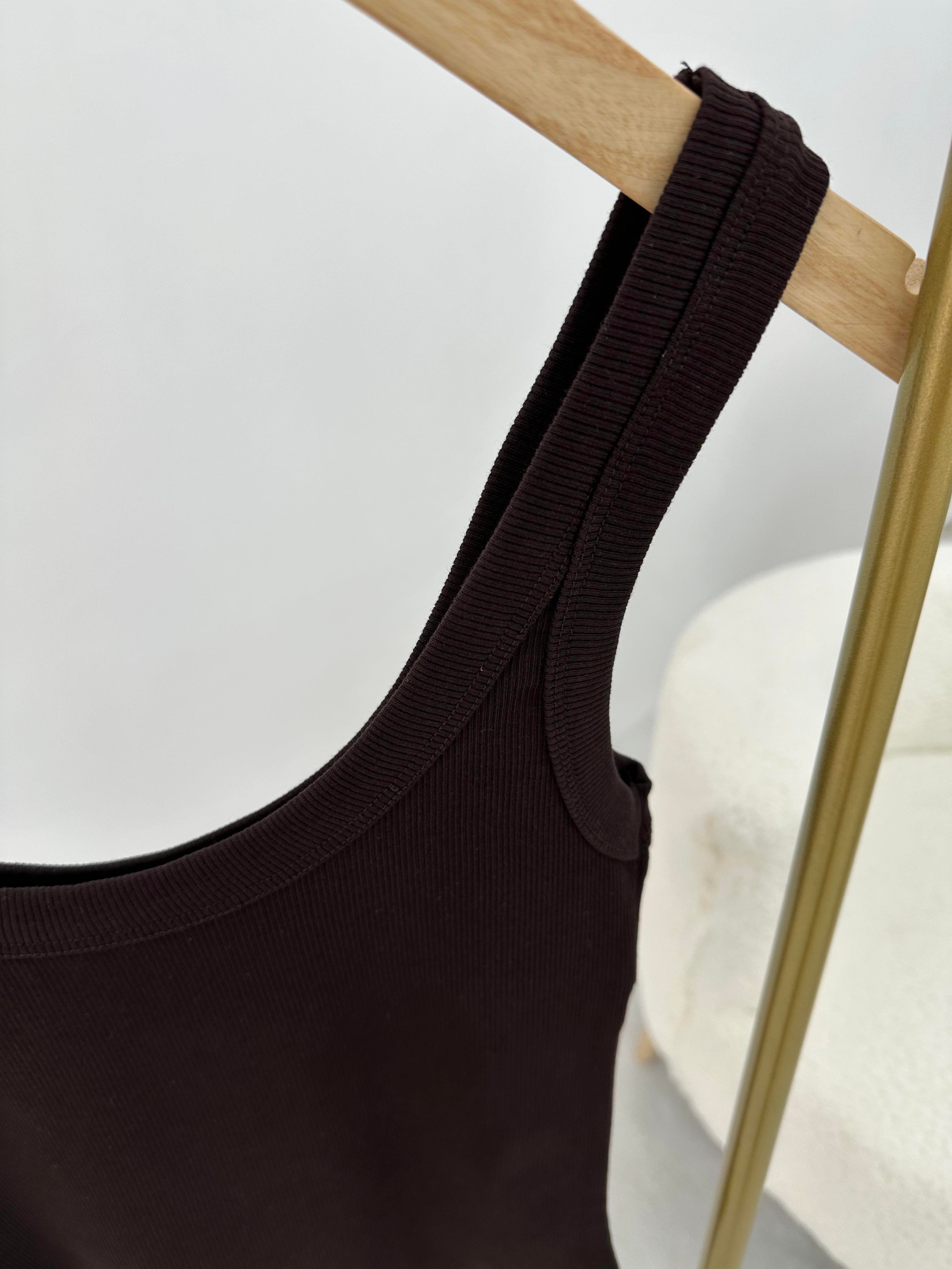 Kahverengi bodysuit atlet 