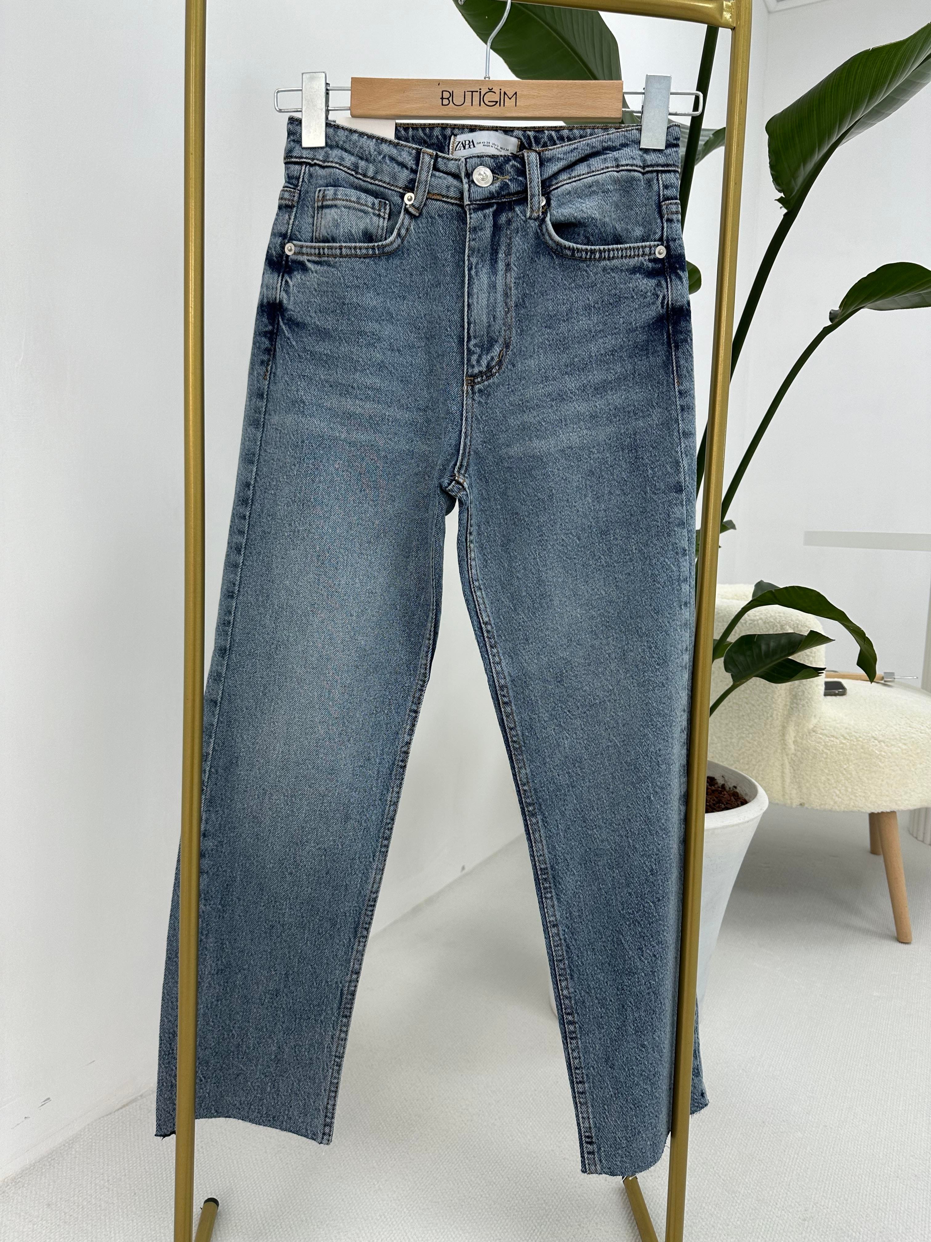 Kesik Paça Boyfit Açık Mavi Jean 