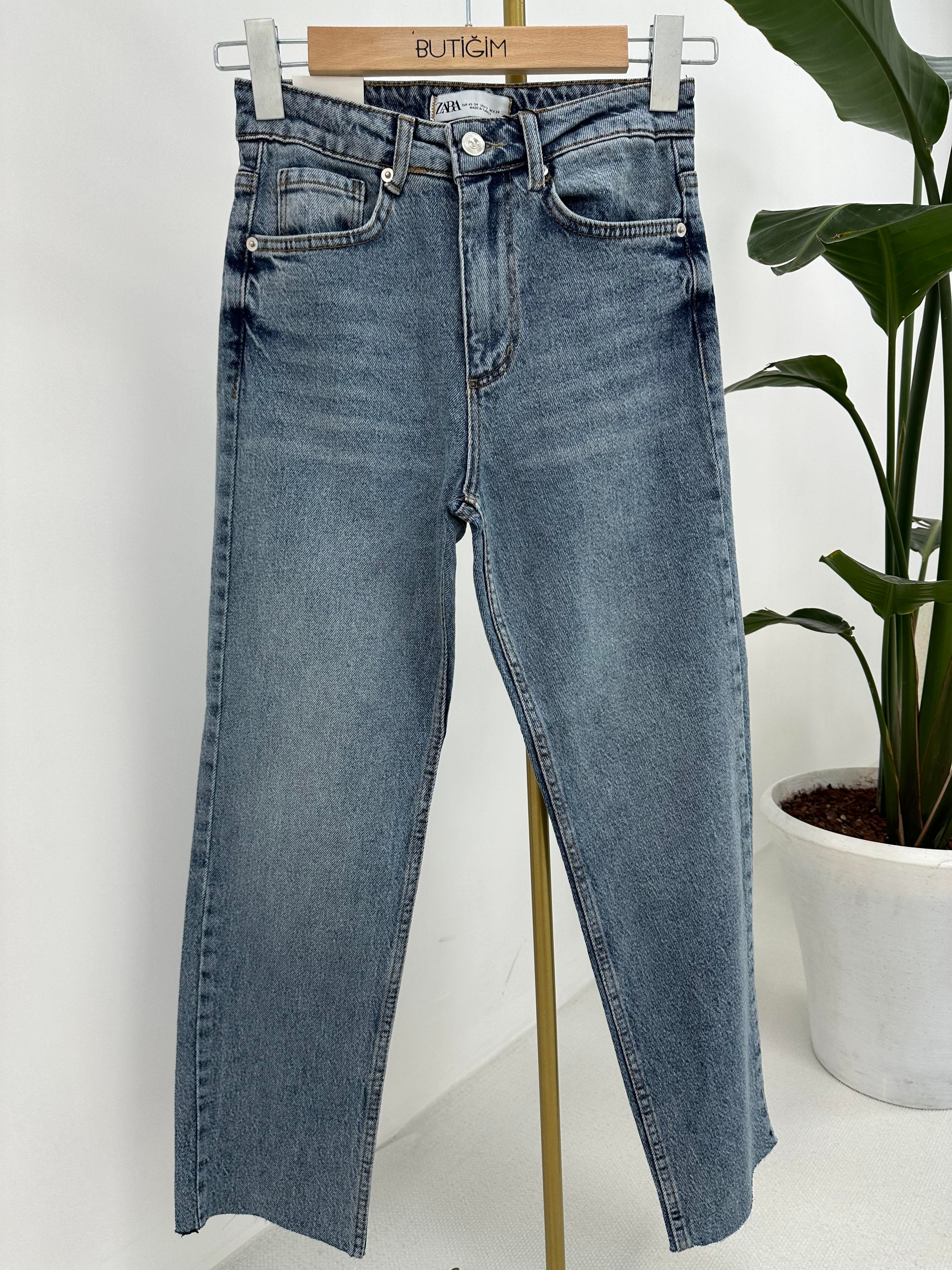 Kesik Paça Boyfit Açık Mavi Jean 