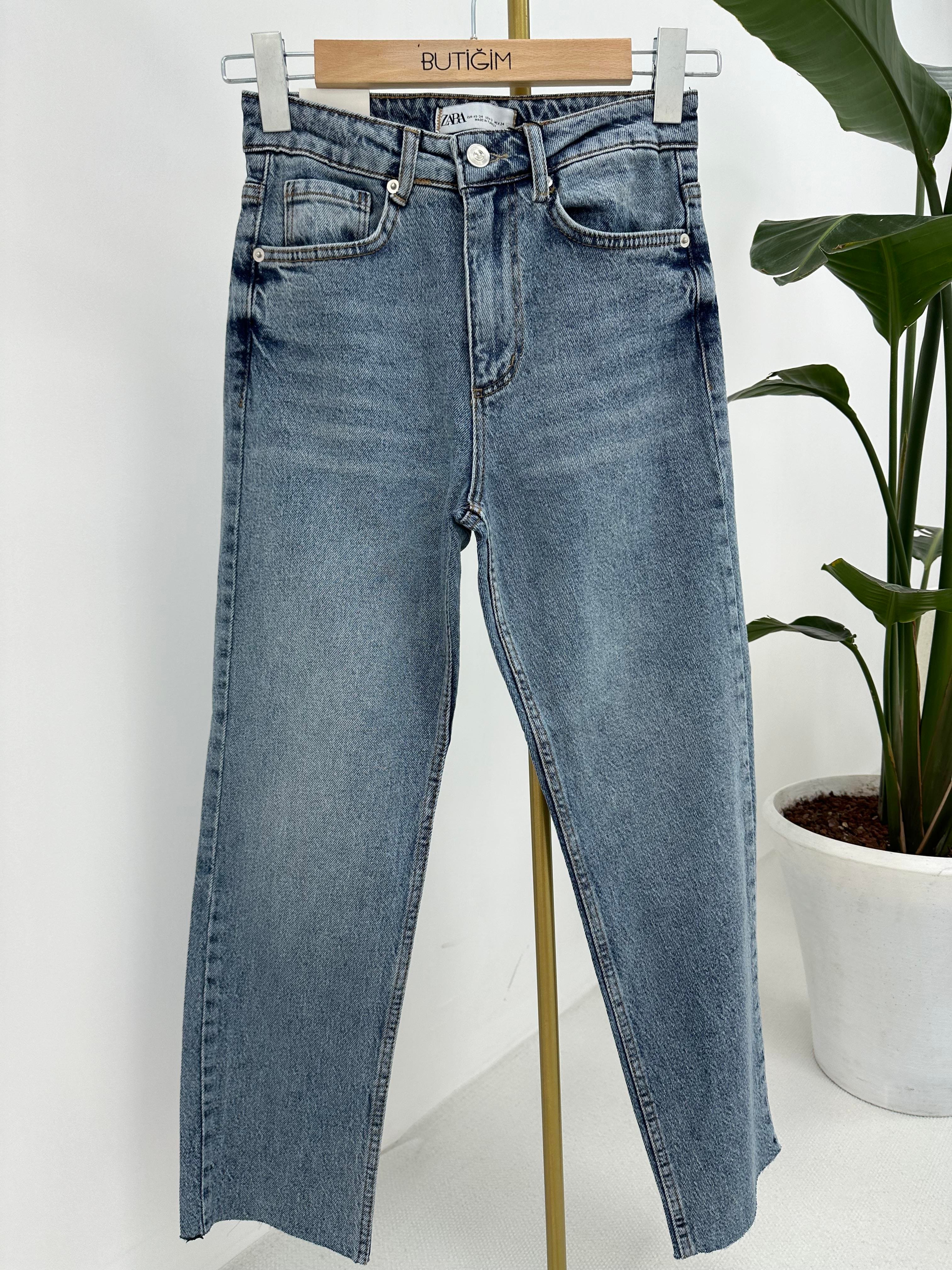 Kesik Paça Boyfit Açık Mavi Jean 