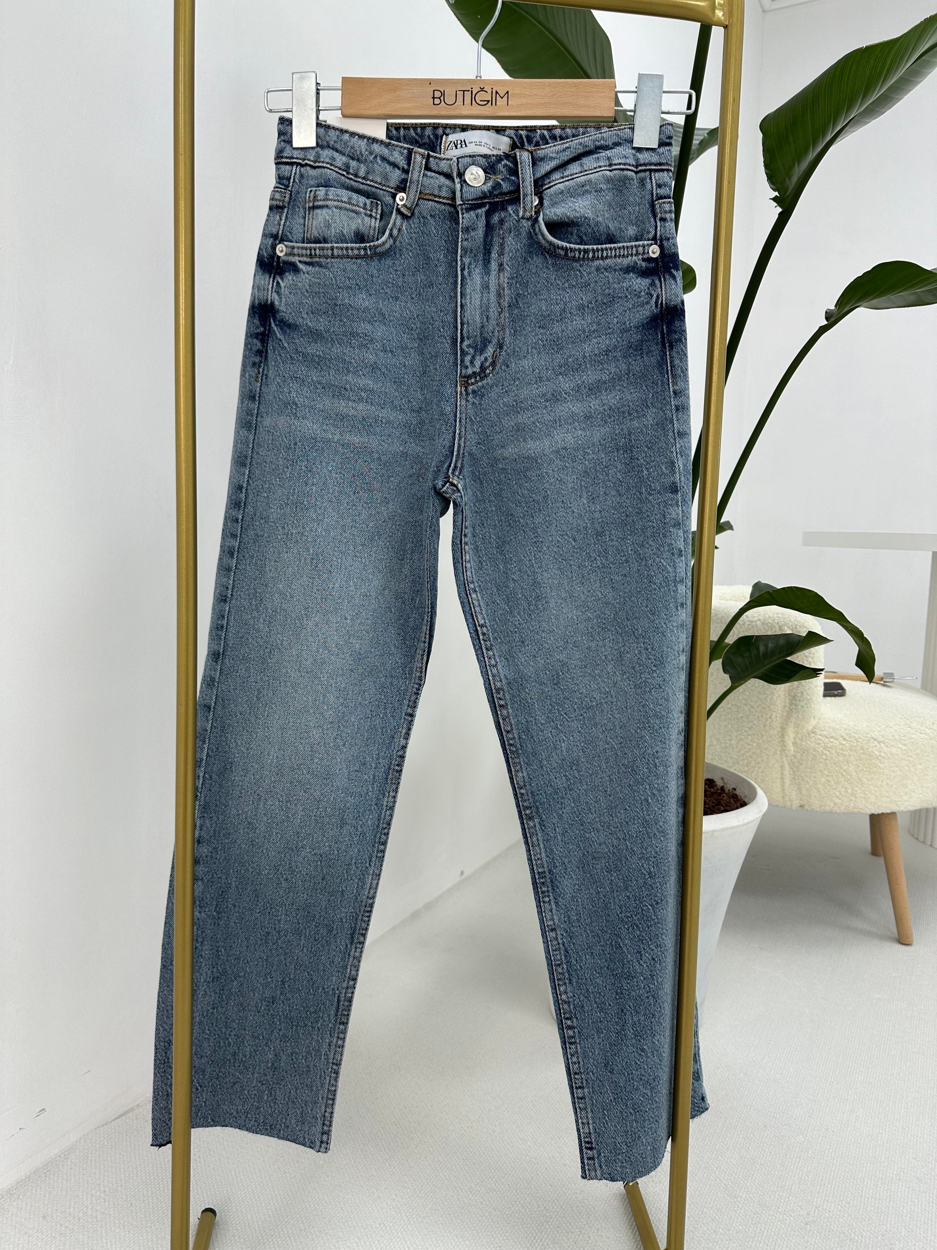 Kesik Paça Boyfit Açık Mavi Jean 