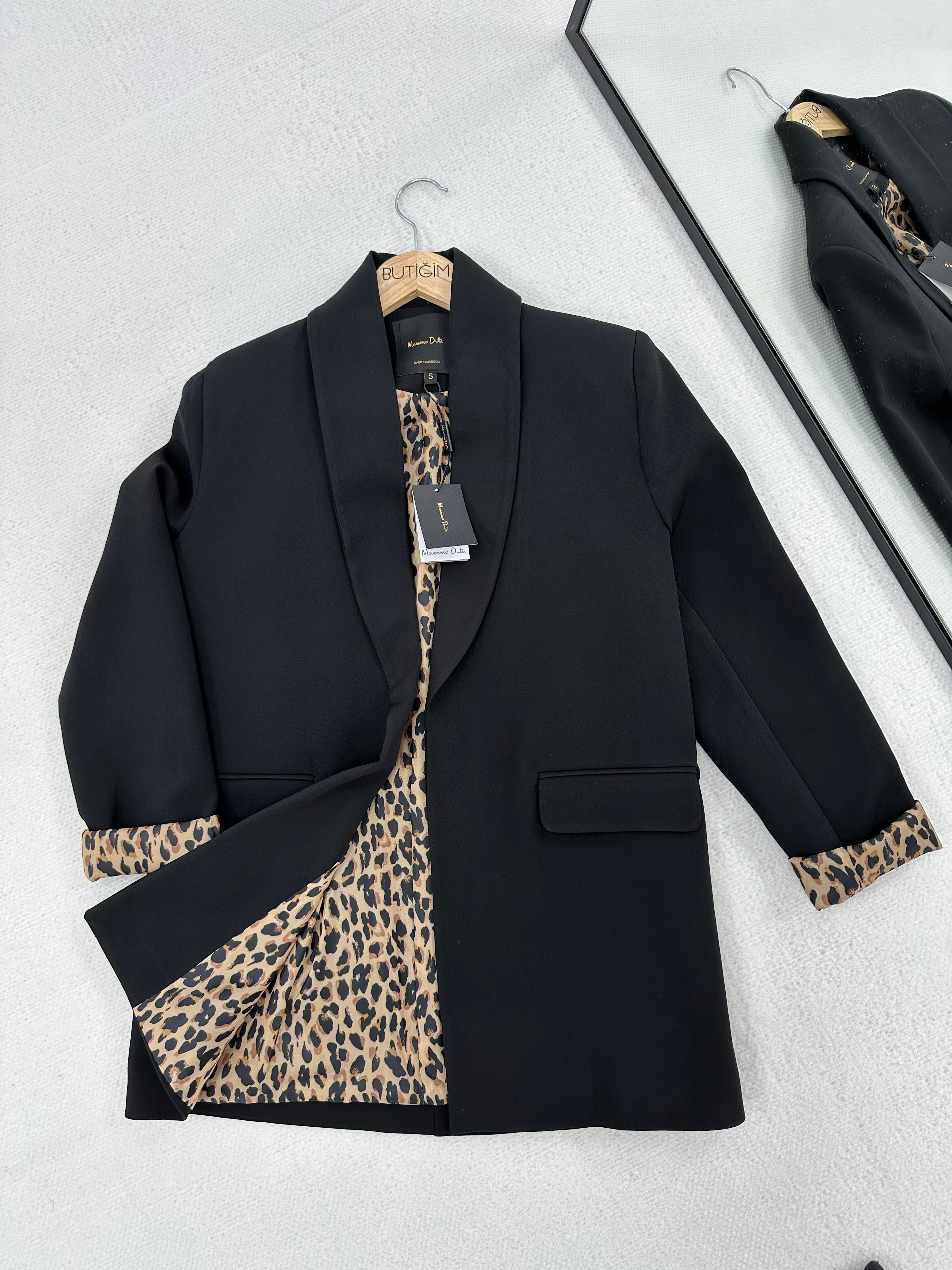 Leopar Astarlı Siyah Ceket 