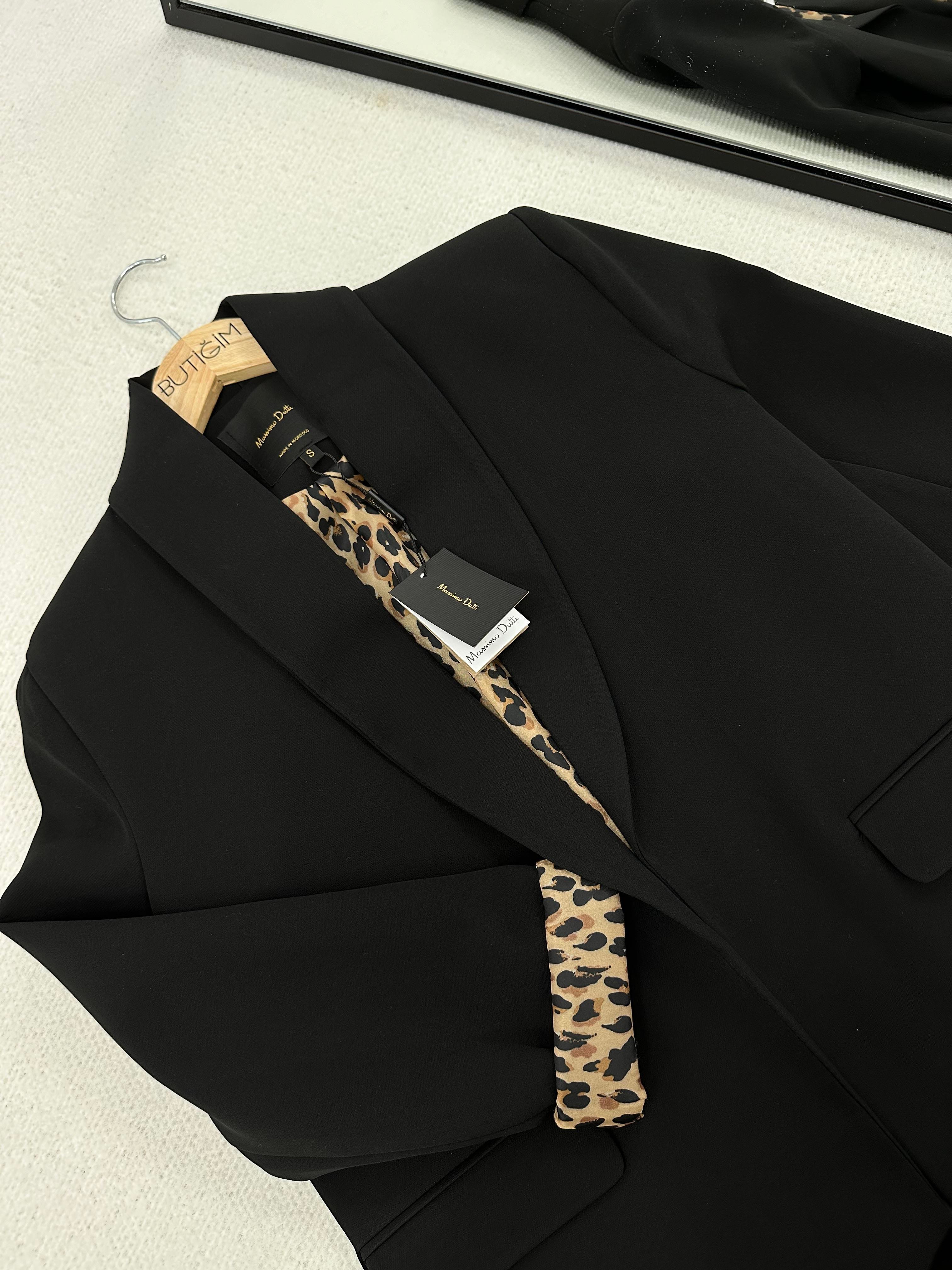 Leopar Astarlı Siyah Ceket 