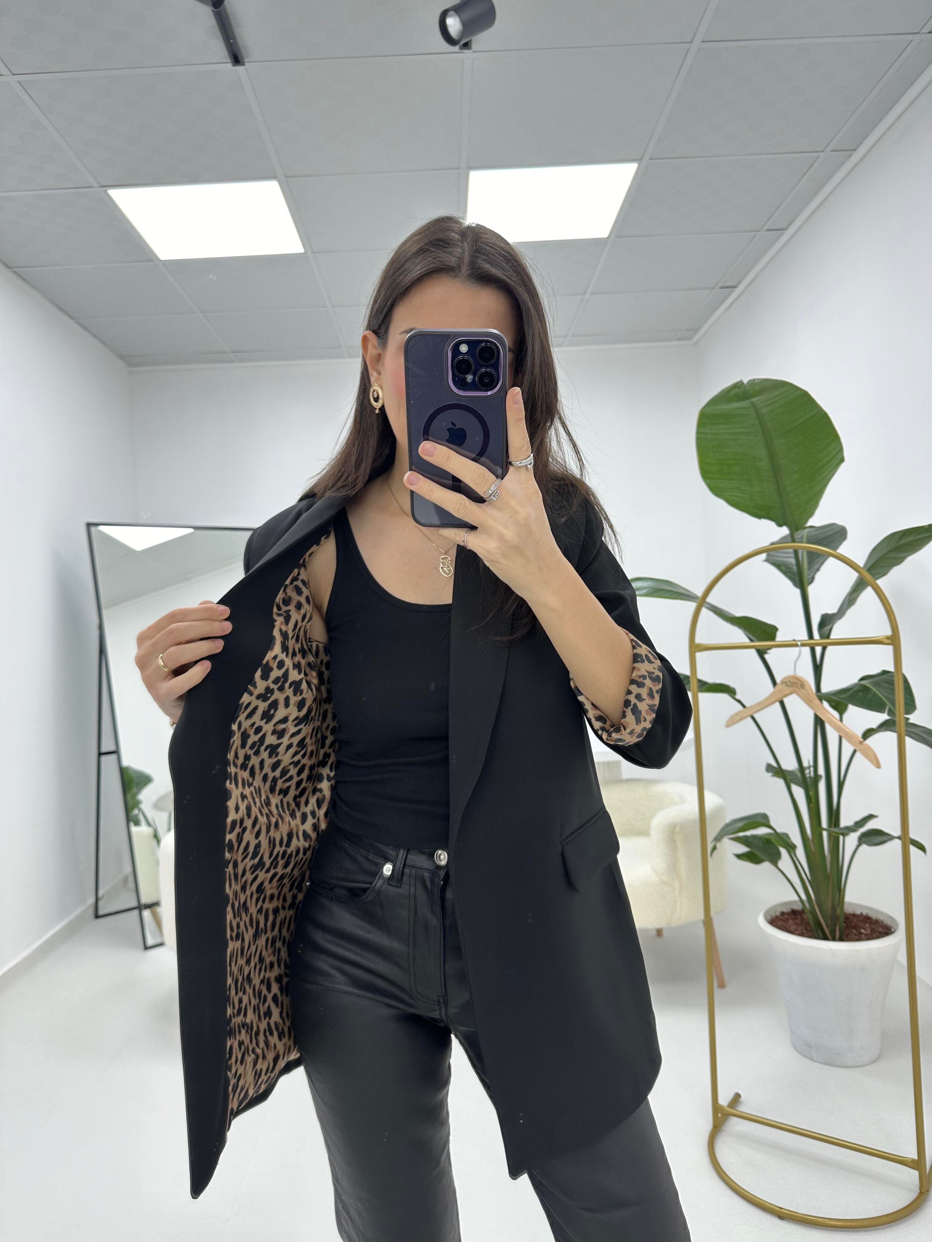 Leopar Astarlı Siyah Ceket 