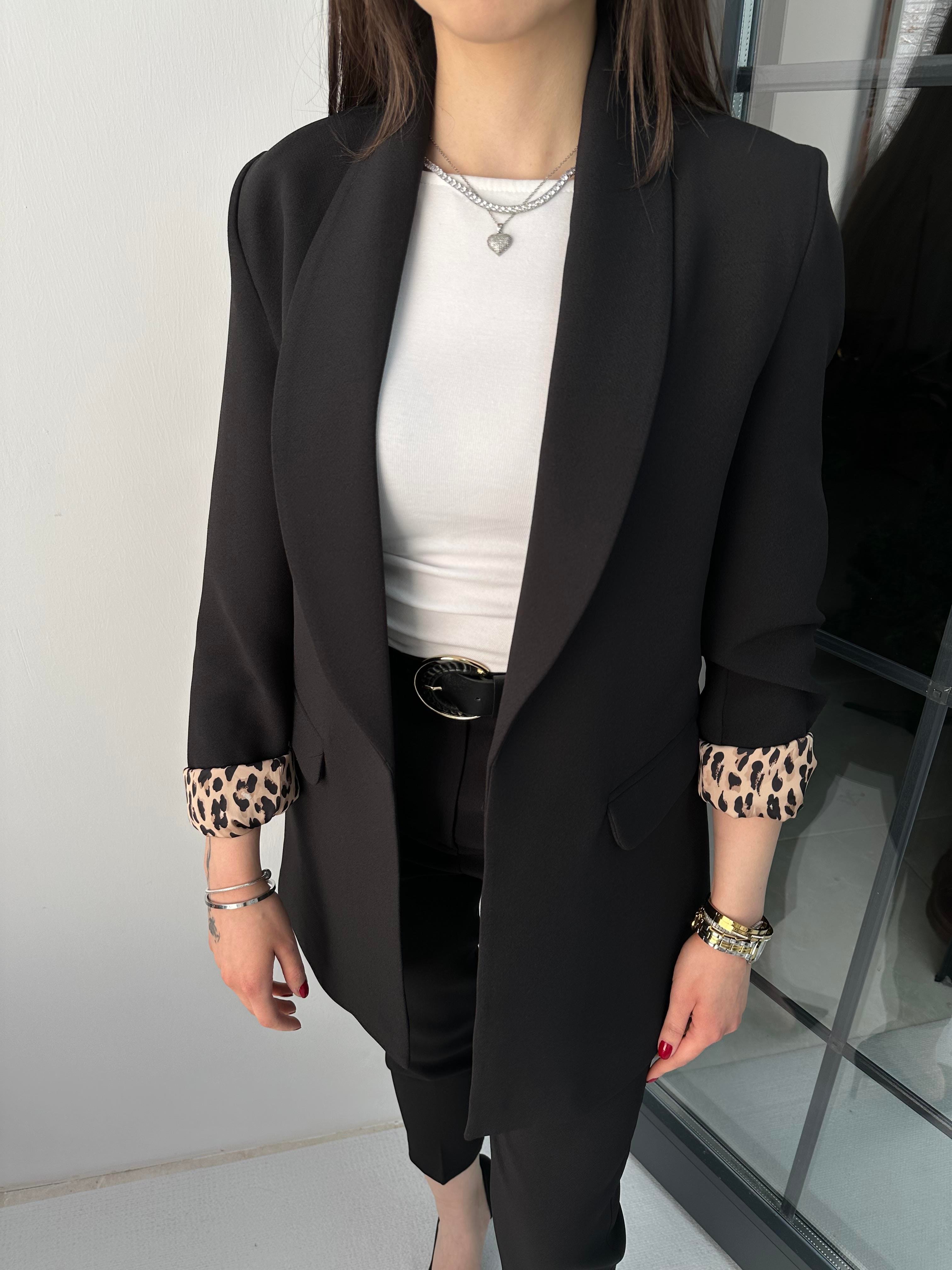 Leopar Astarlı Siyah Ceket