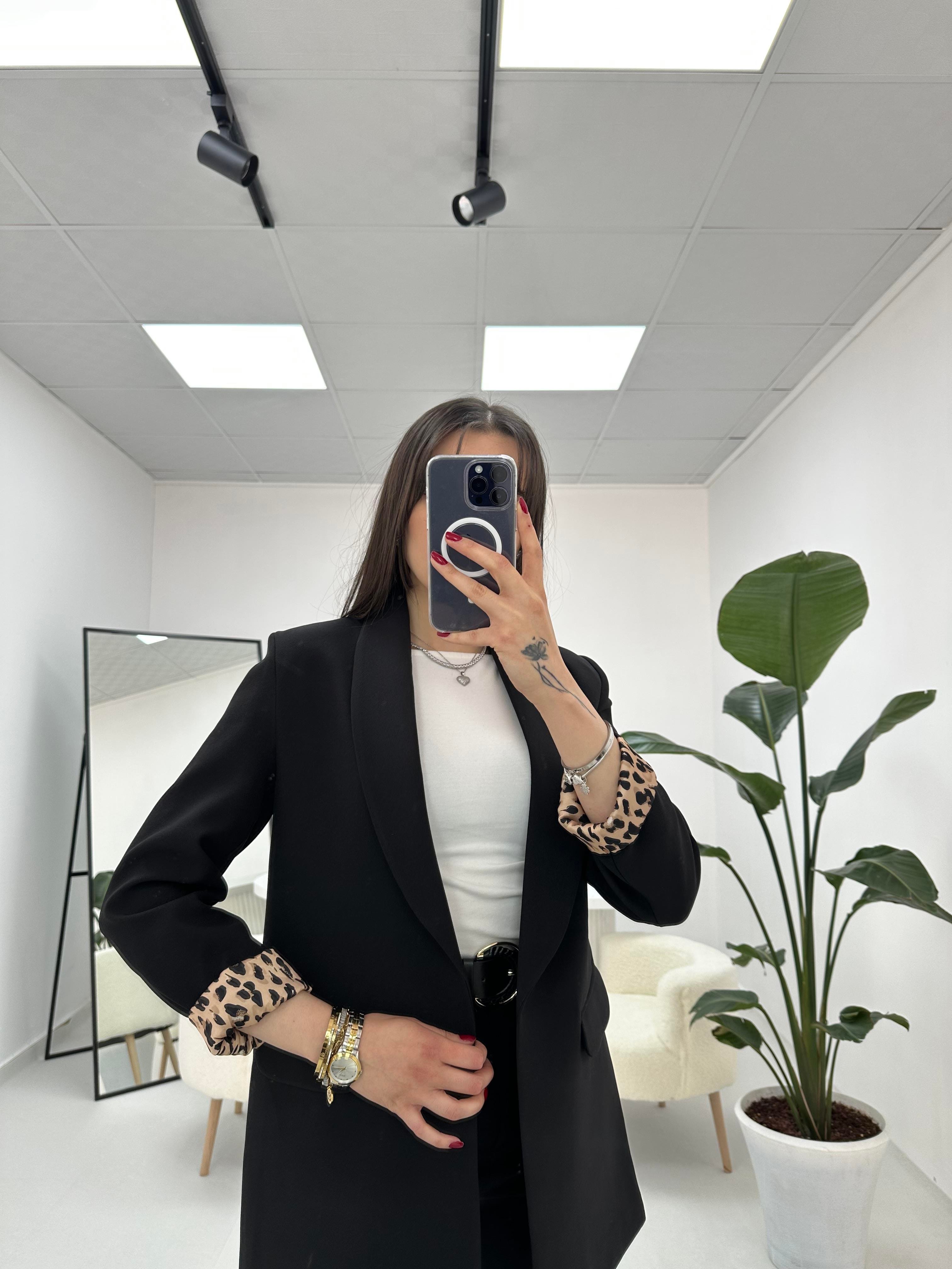 Leopar Astarlı Siyah Ceket
