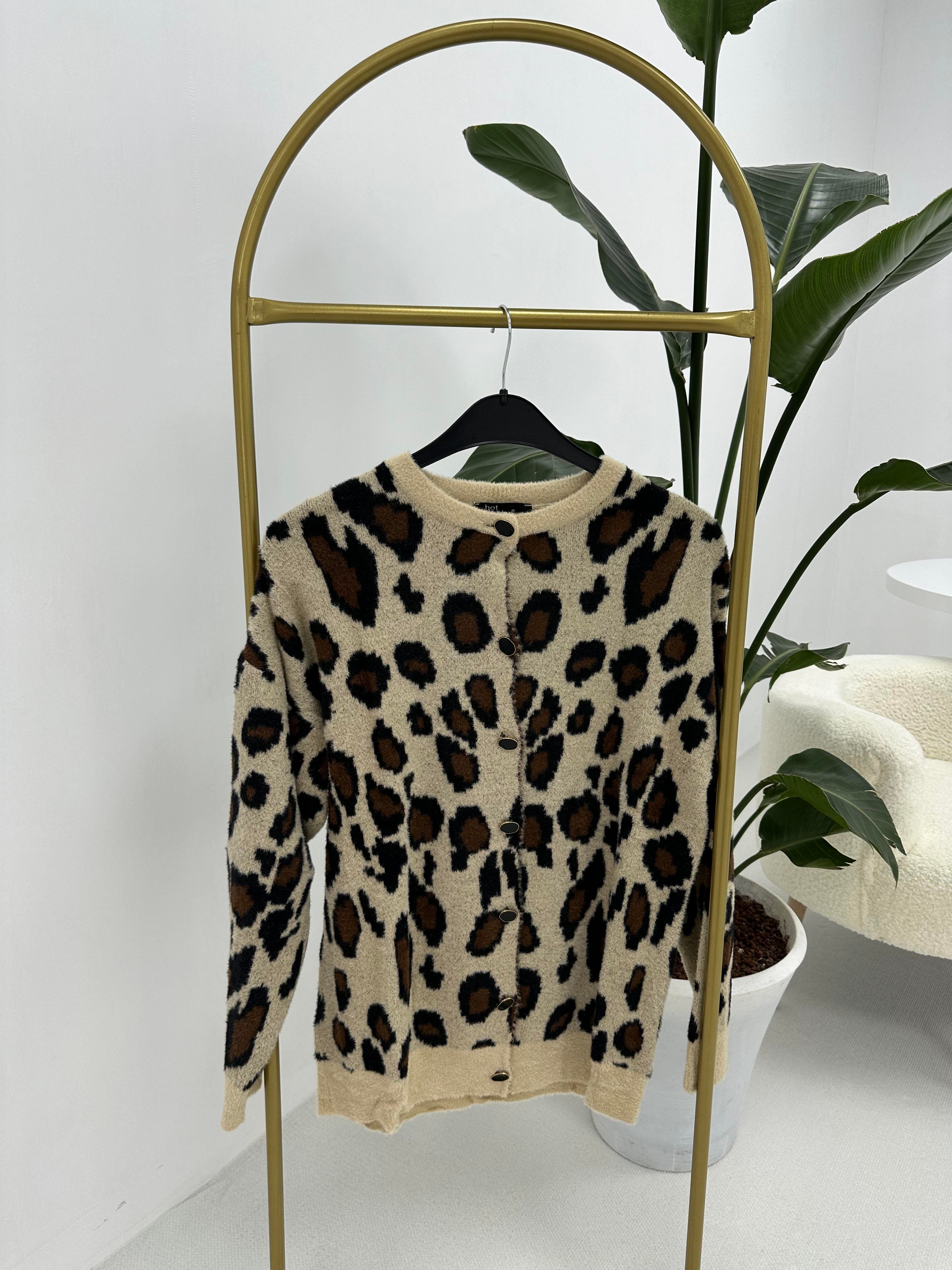 Leopar Desenli Düğme Detaylı Sakal Hırka 