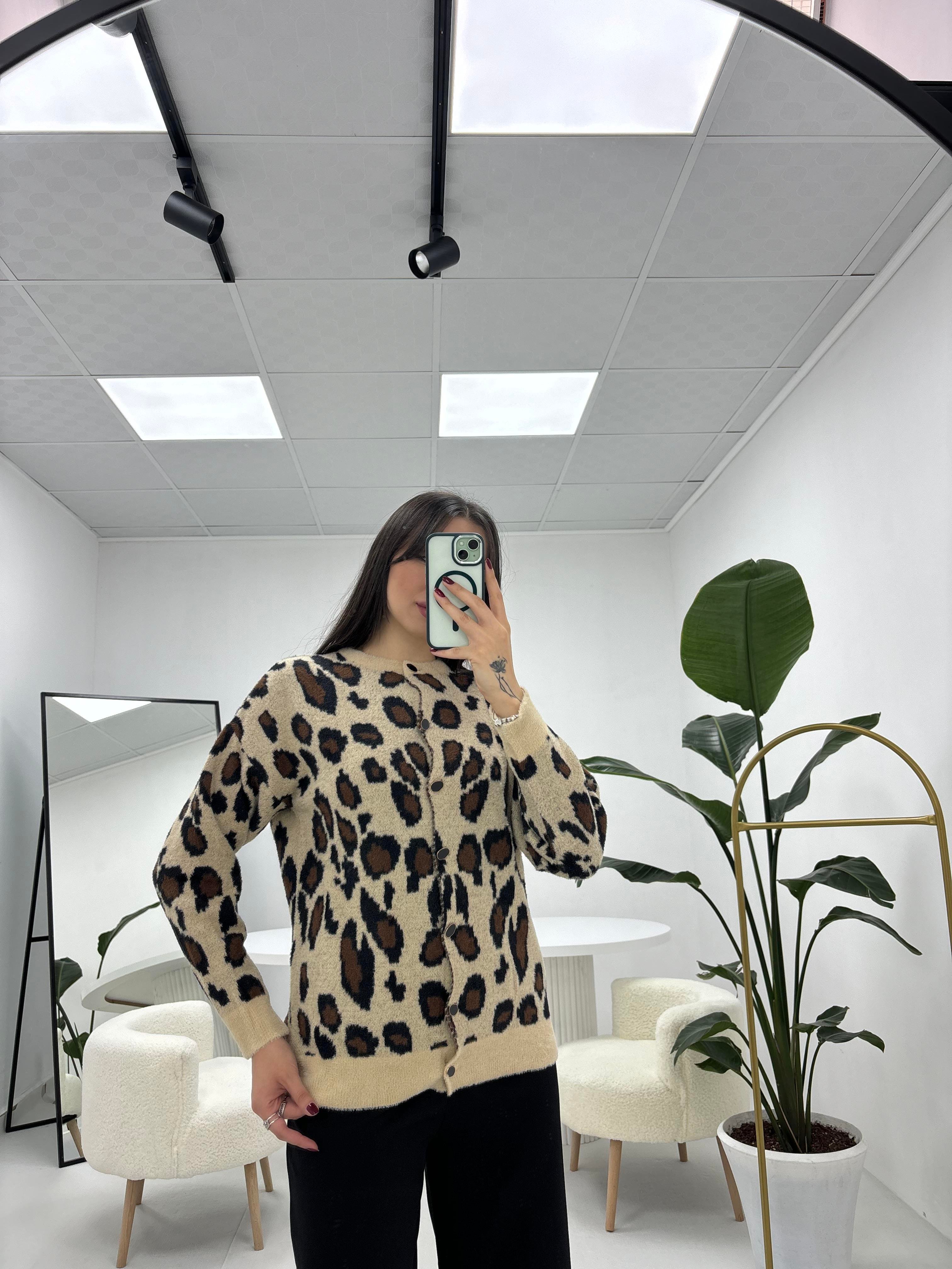Leopar Desenli Düğme Detaylı Sakal Hırka 