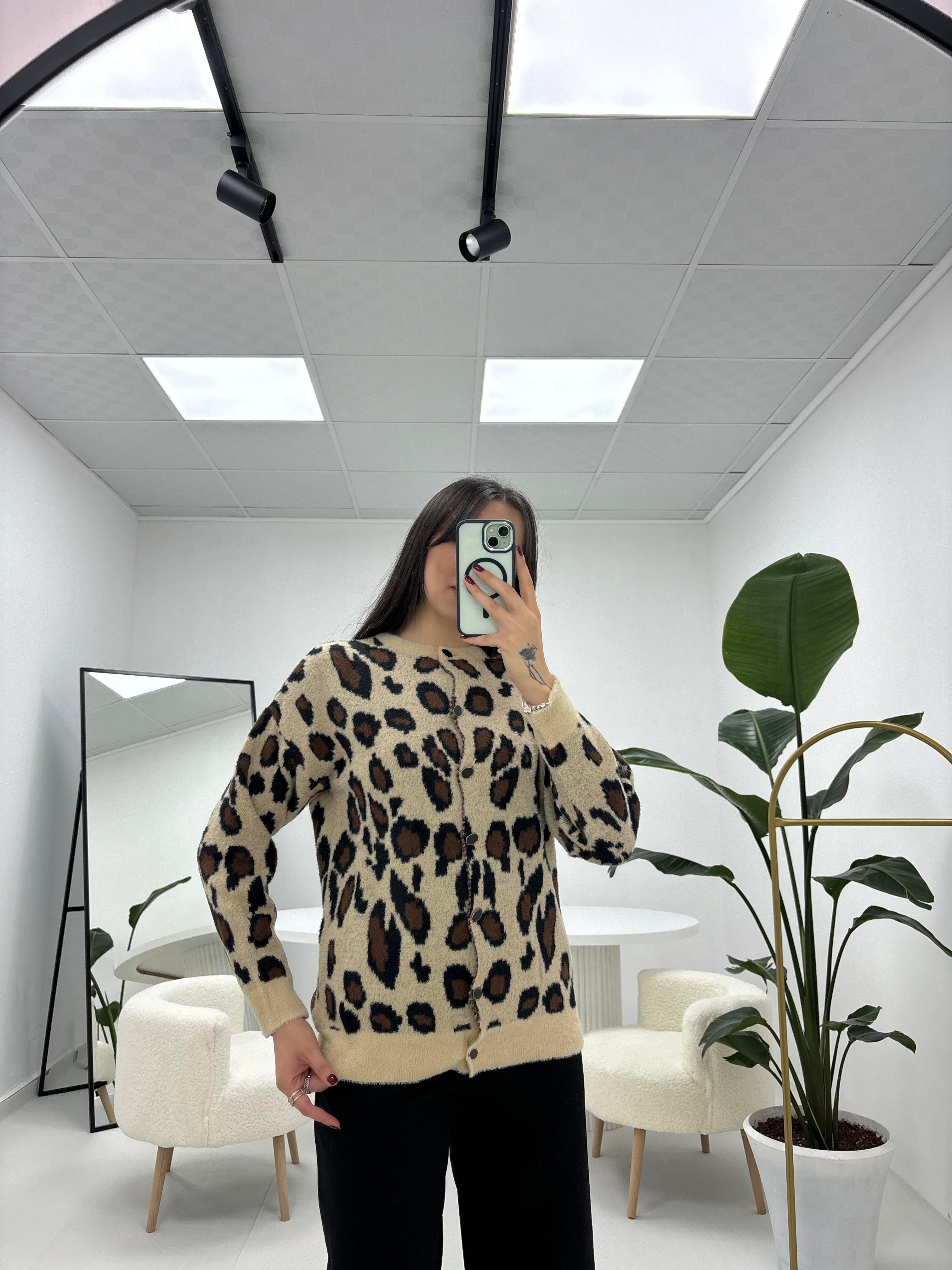 Leopar Desenli Düğme Detaylı Sakal Hırka 