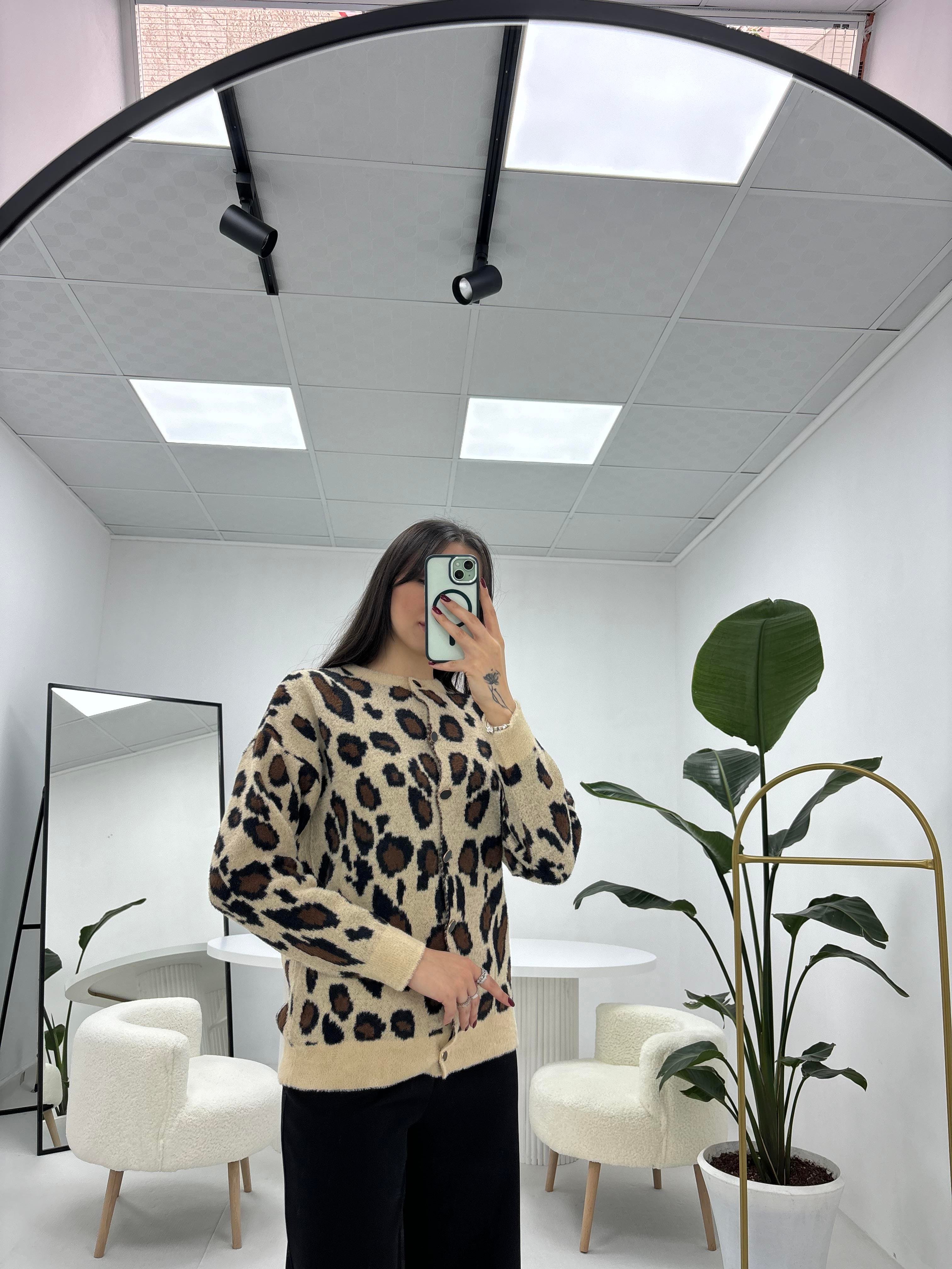Leopar Desenli Düğme Detaylı Sakal Hırka 