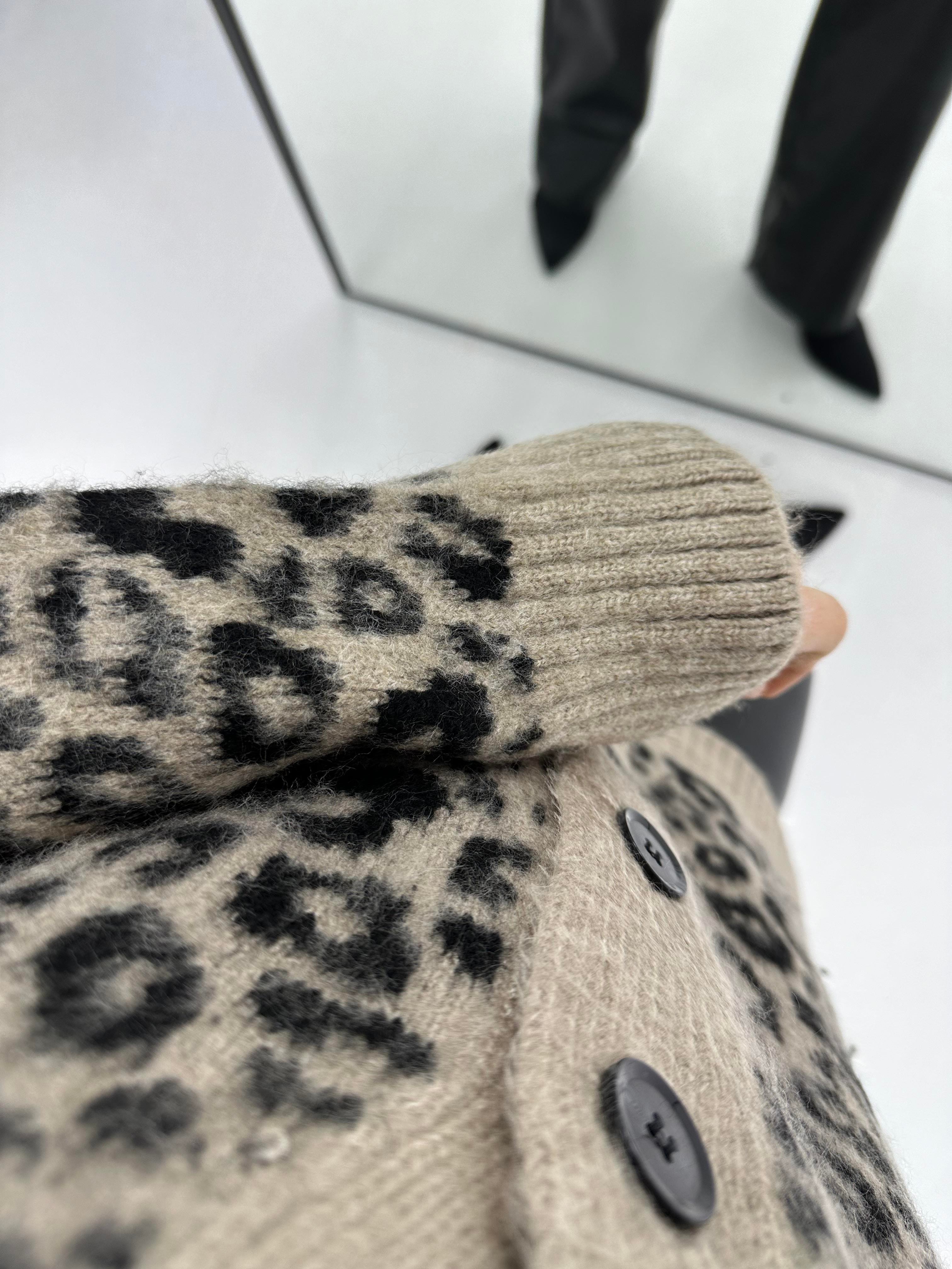 Leopar Desenli Düğmeli  Vizon Hırka 