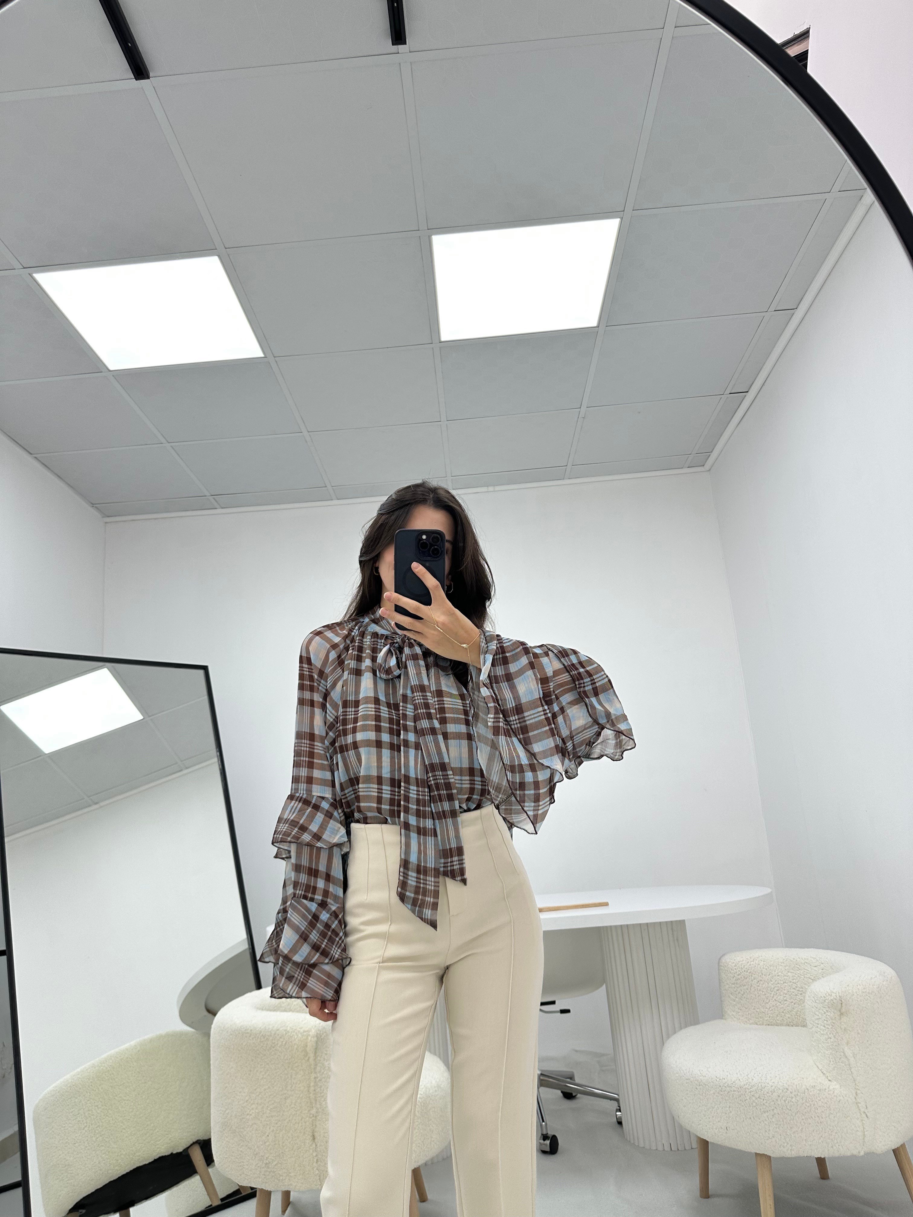 Mavi Ekose Detaylı Fırfırlı Bluz 
