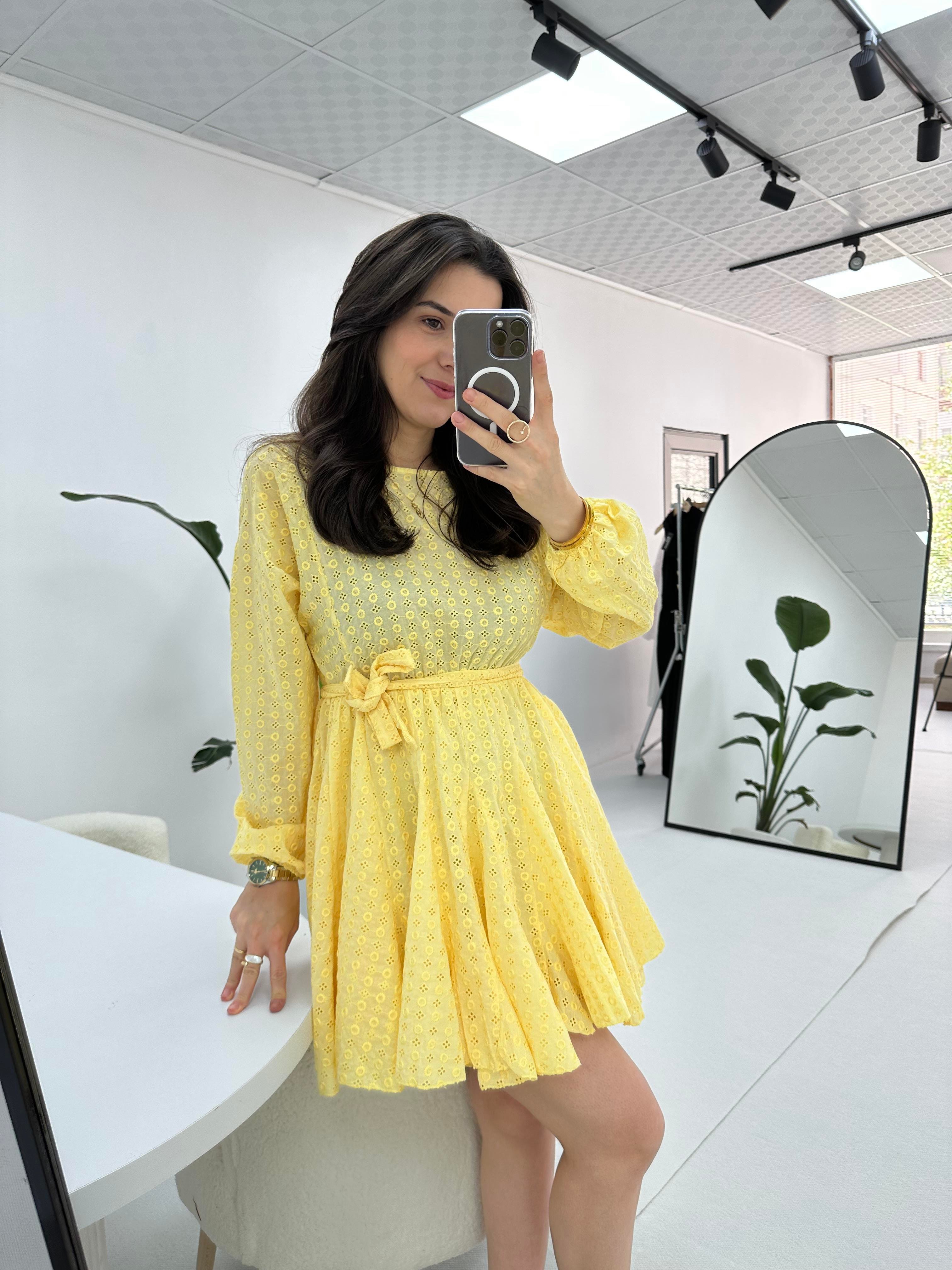 Nakış Detaylı Limon Sarısı Kısa Elbise 