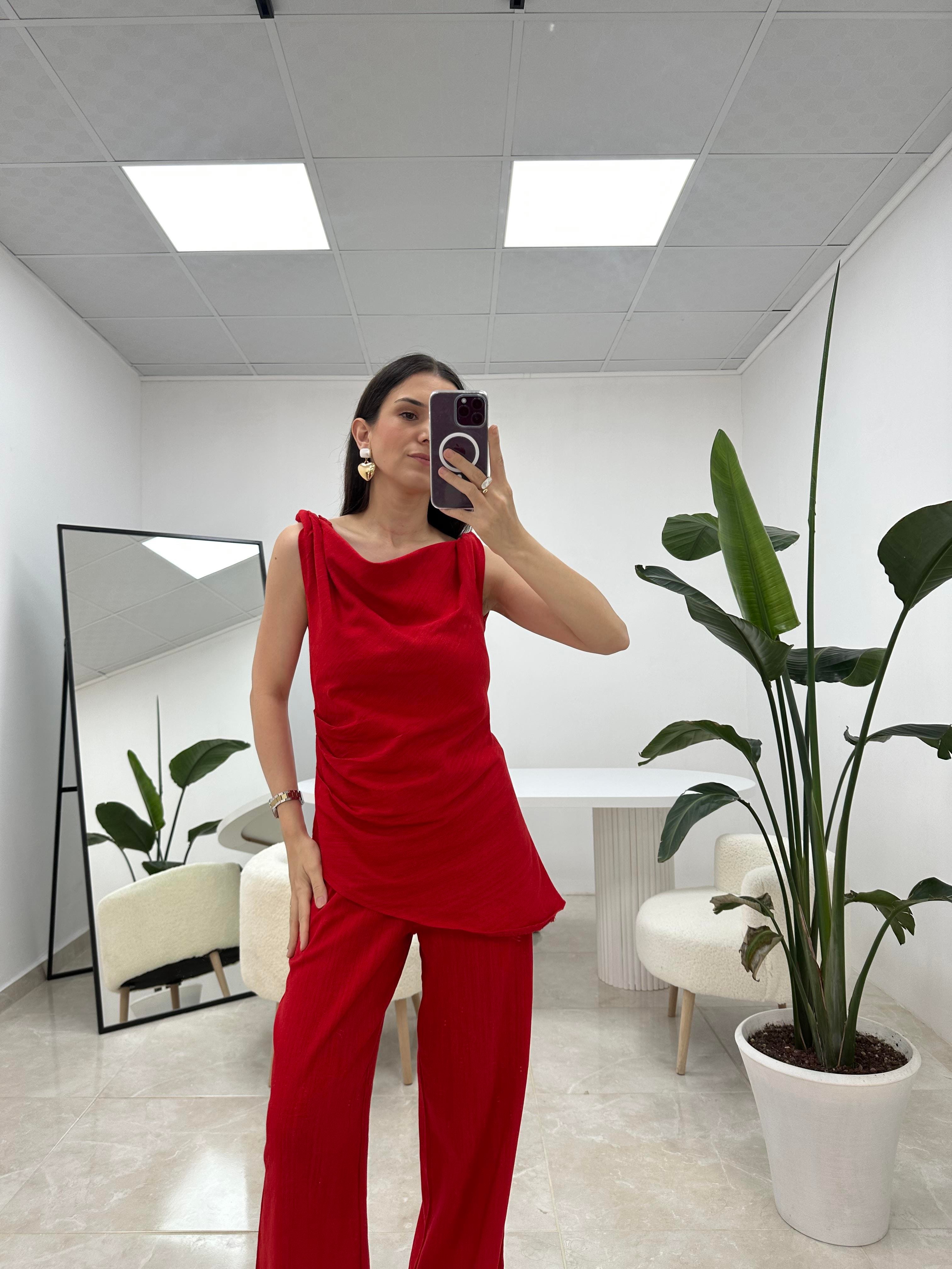 Omuz Detaylı Kırmızı Keten Takım