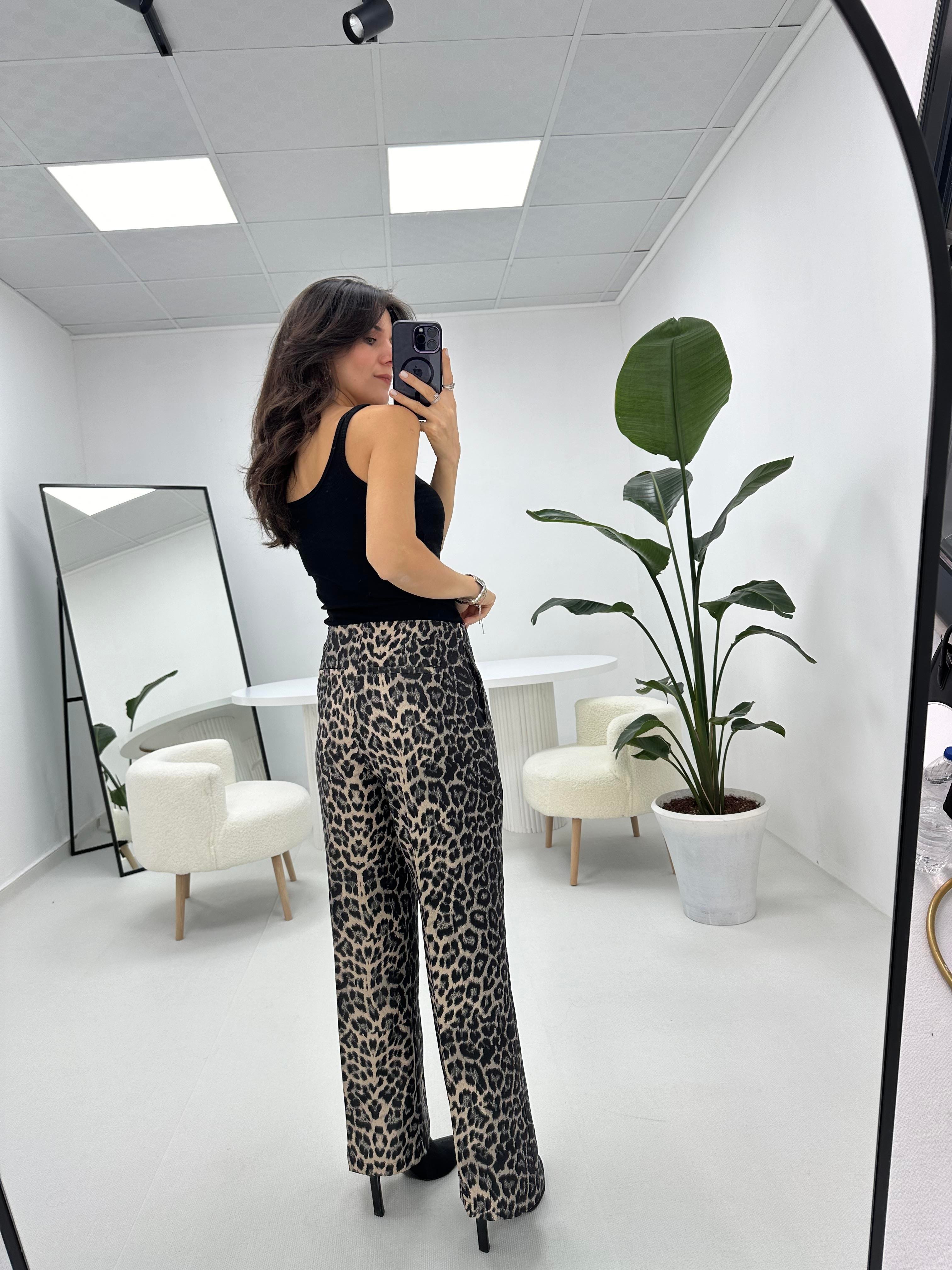 Önü Dikiş Detaylı Leopar Bol Paça Pantolon