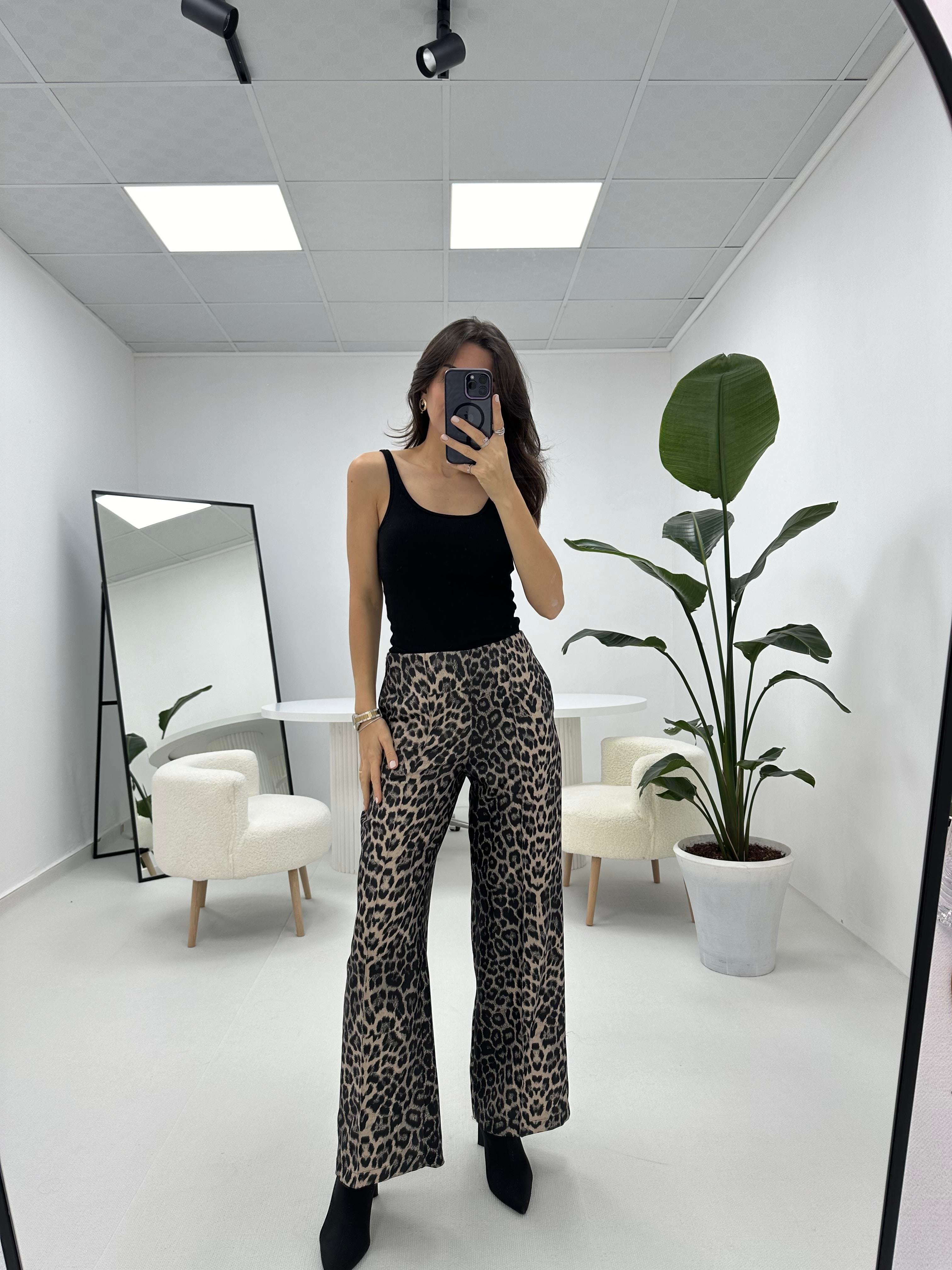 Önü Dikiş Detaylı Leopar Bol Paça Pantolon
