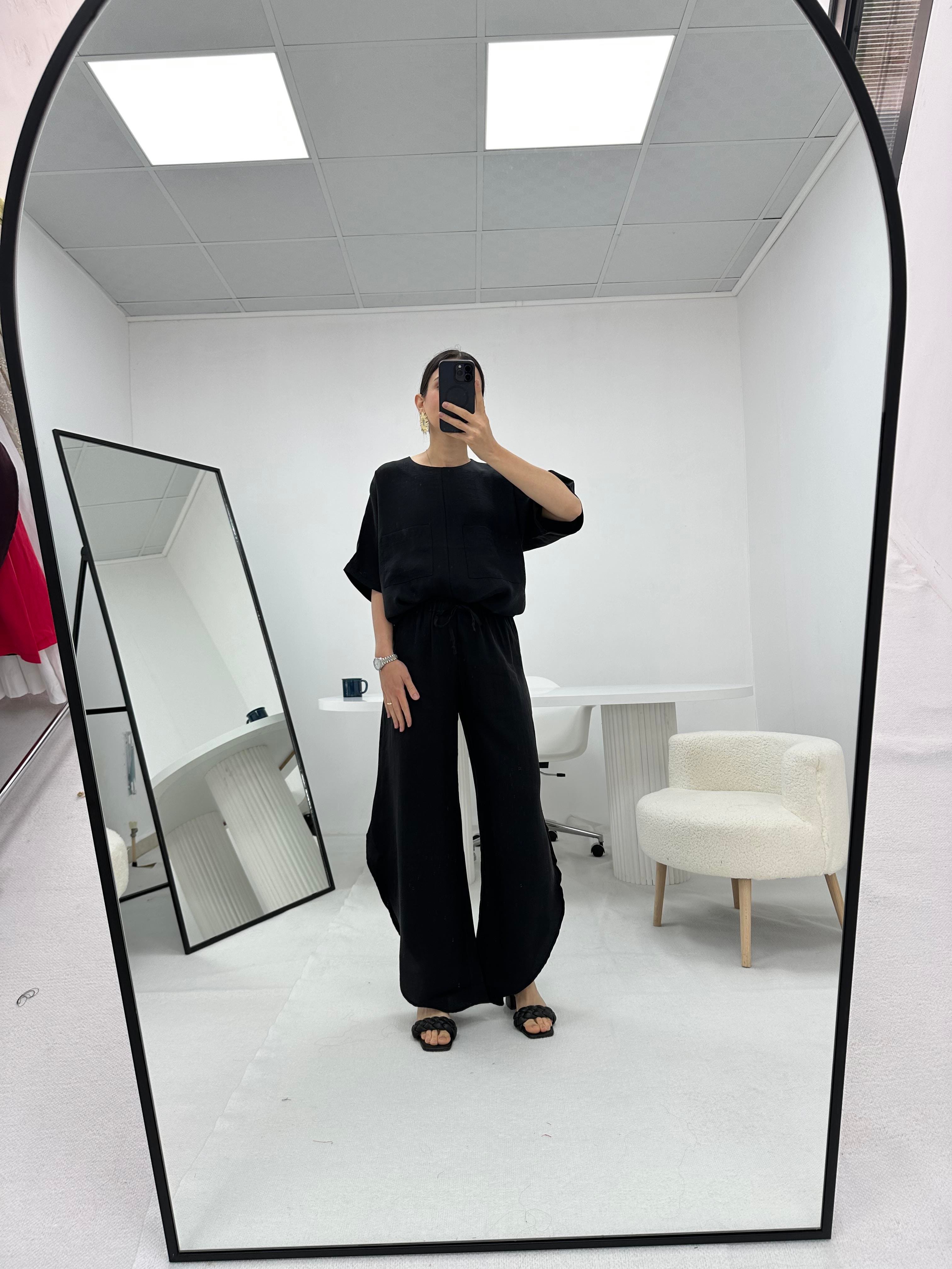Oval Kesim Paça Detaylı Siyah  Takım 