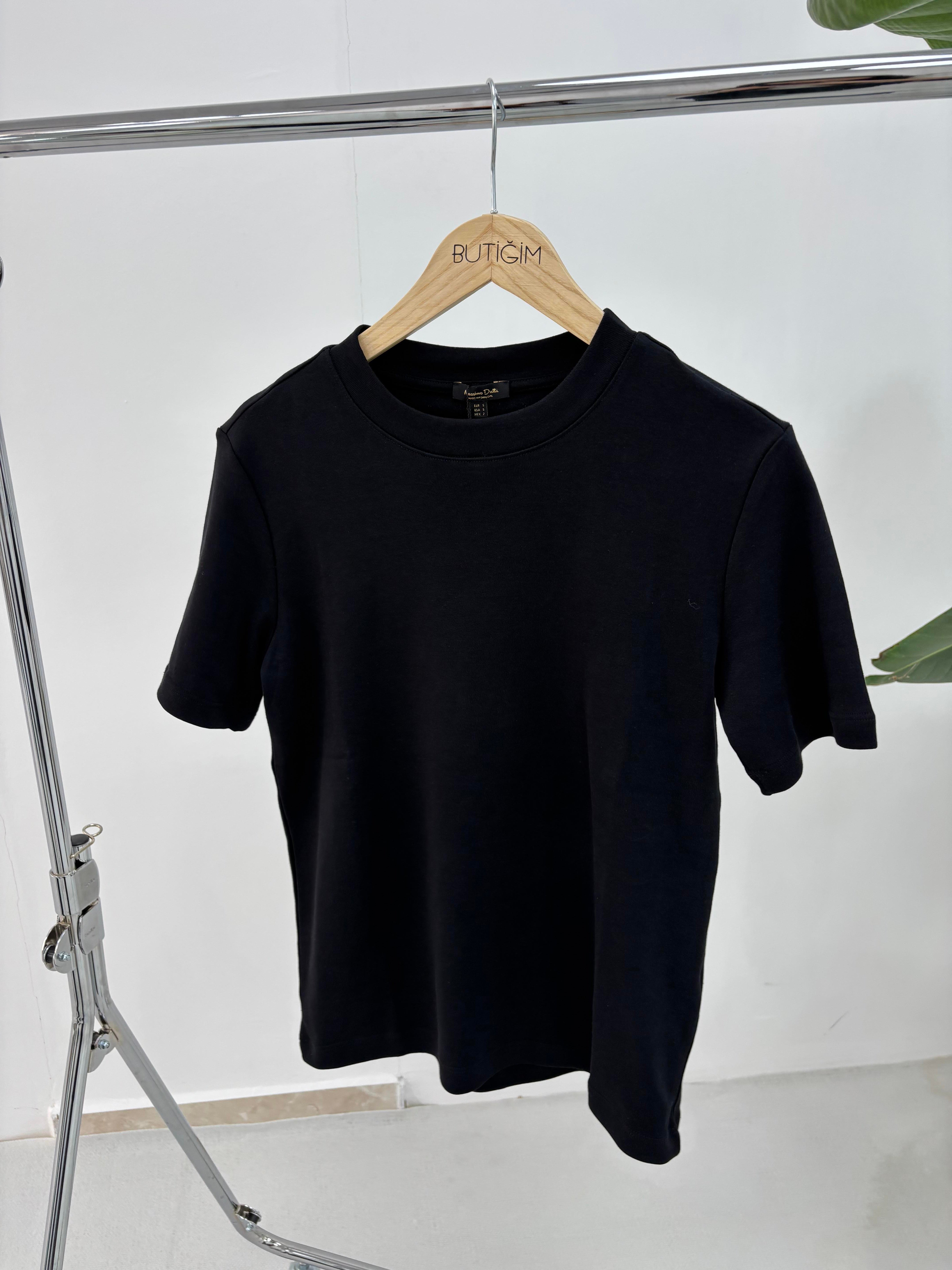 Siyah Kısa Kollu Biyeli T Shirt 