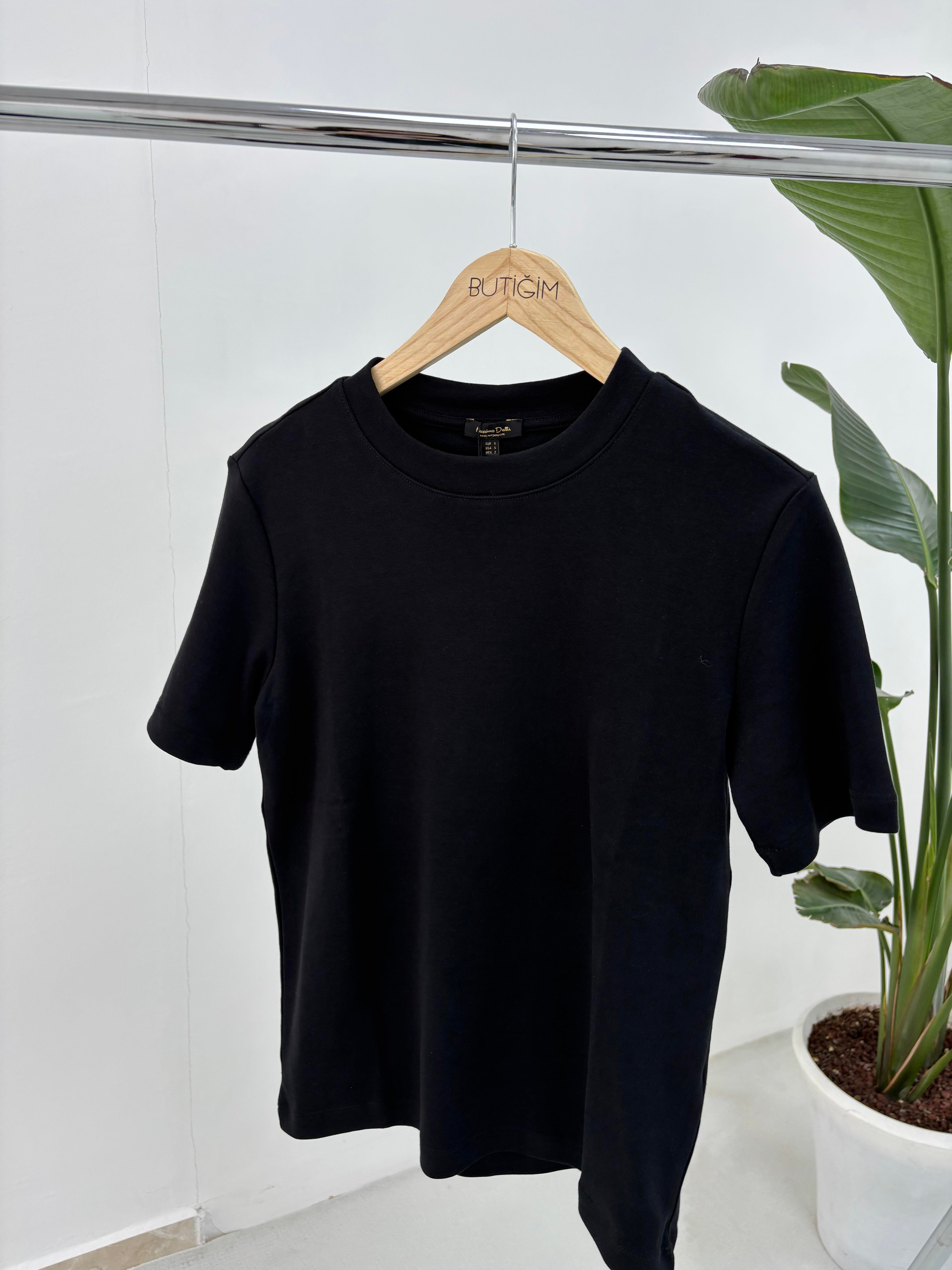 Siyah Kısa Kollu Biyeli T Shirt 