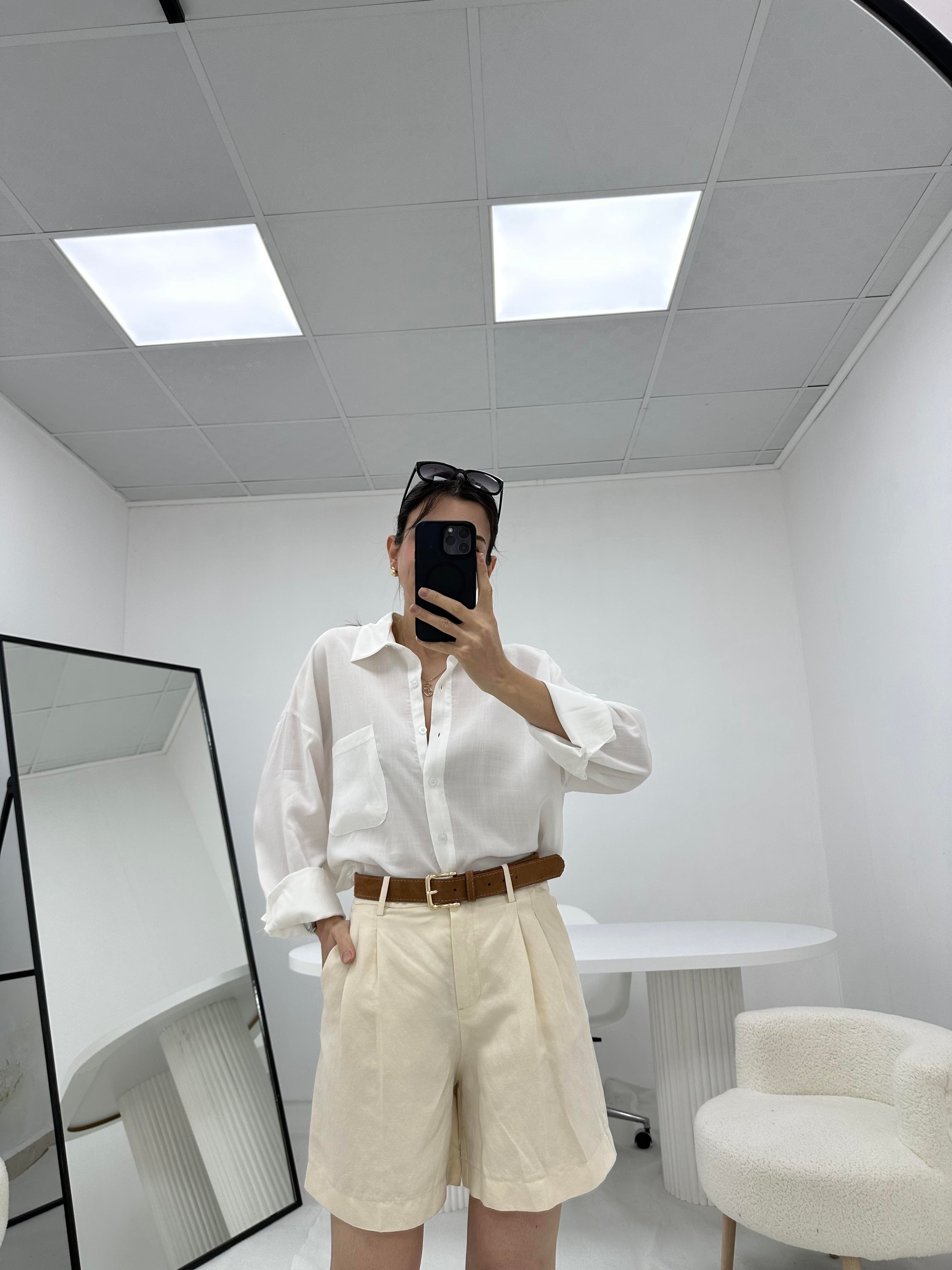 Süet Kemerli  Açık Bej Tencel Şort 